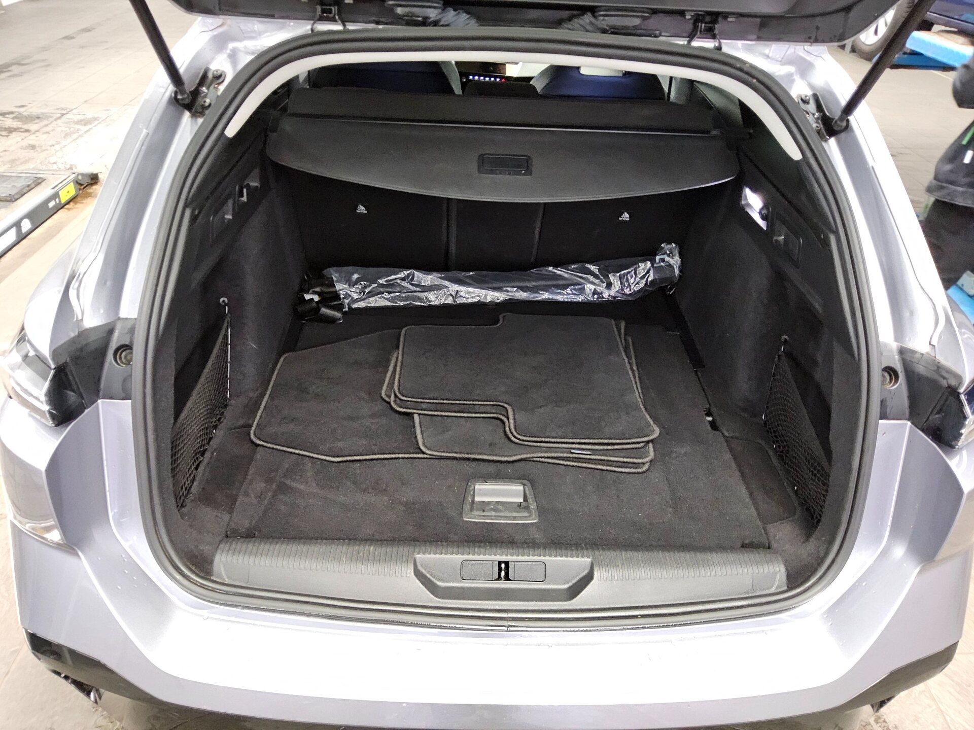 Peugeot 308 1.5 BlueHDI Allure T-Leder Navi LED Shz RFK 12