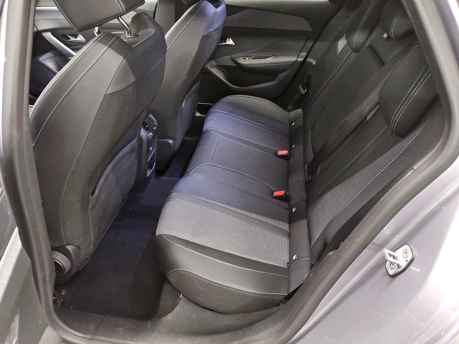 Peugeot 308 1.5 BlueHDI Allure T-Leder Navi LED Shz RFK 13