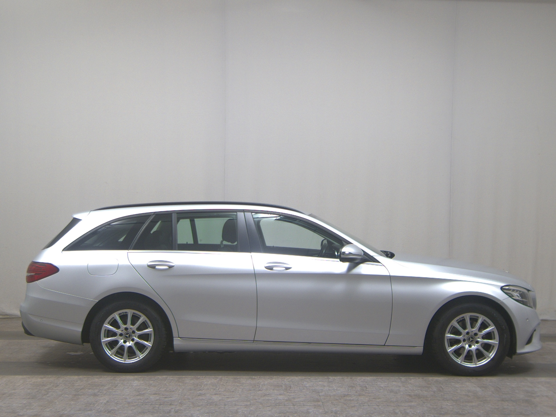 Mercedes-Benz C 200 T d Leder Navi LED RfK AHK Shz Distronic+