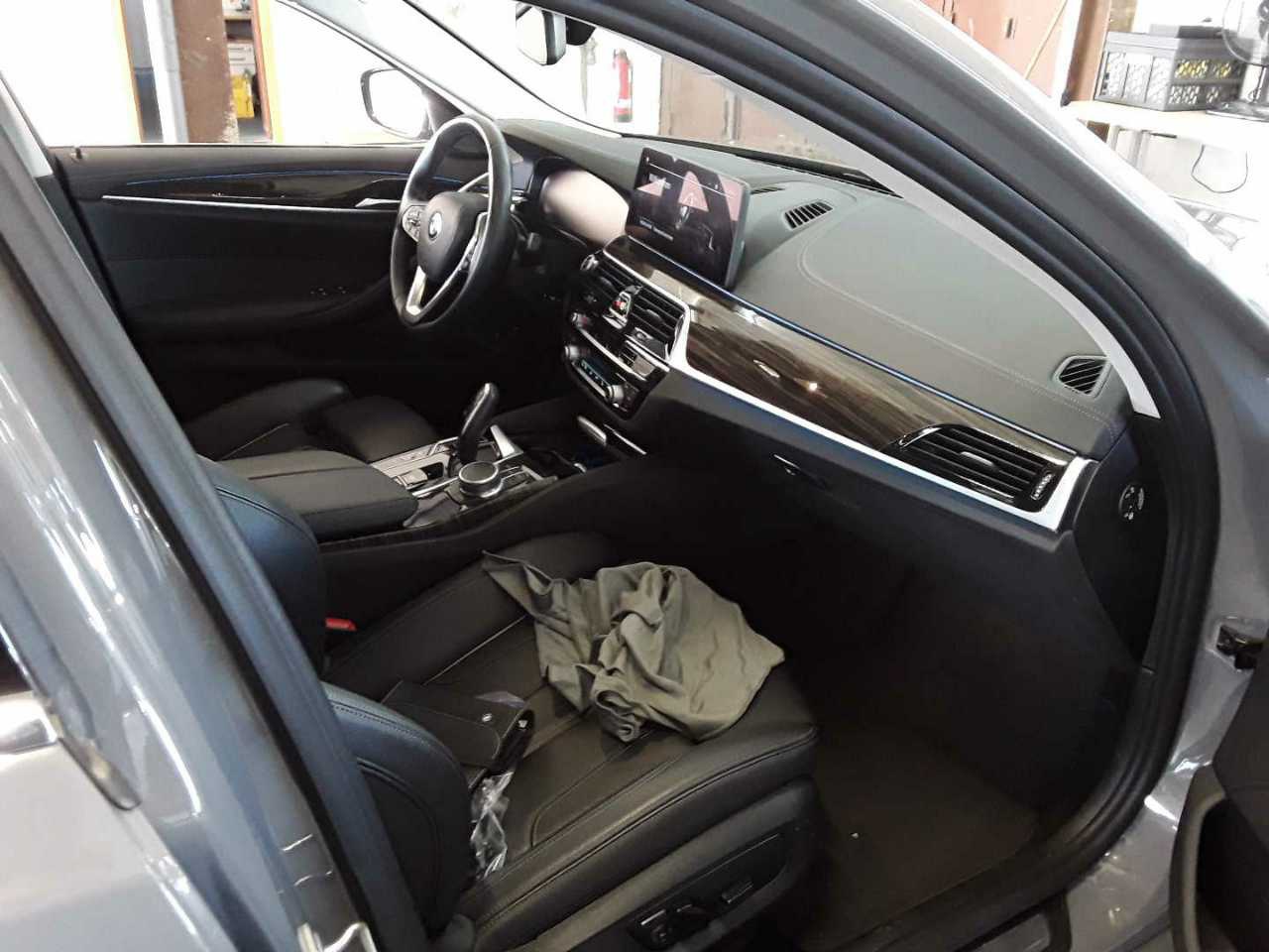 BMW 530e Luxury-Line LEDER KLIMAAUT LED SHZ PDC 6