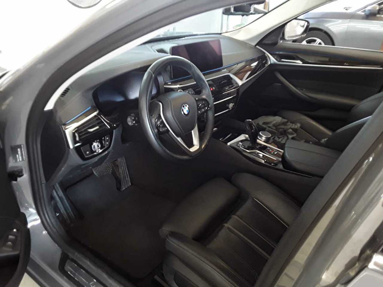 BMW 530e Luxury-Line LEDER KLIMAAUT LED SHZ PDC 5