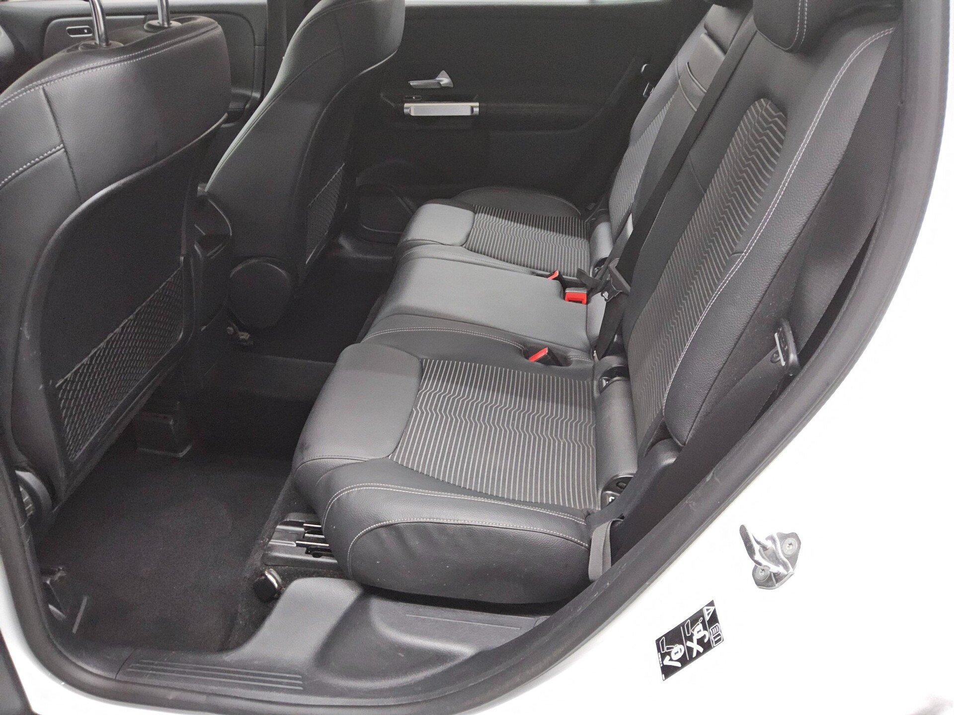 Mercedes-Benz GLB 220 d Progressive Navi LED MBUX AHK Distr.+ 13