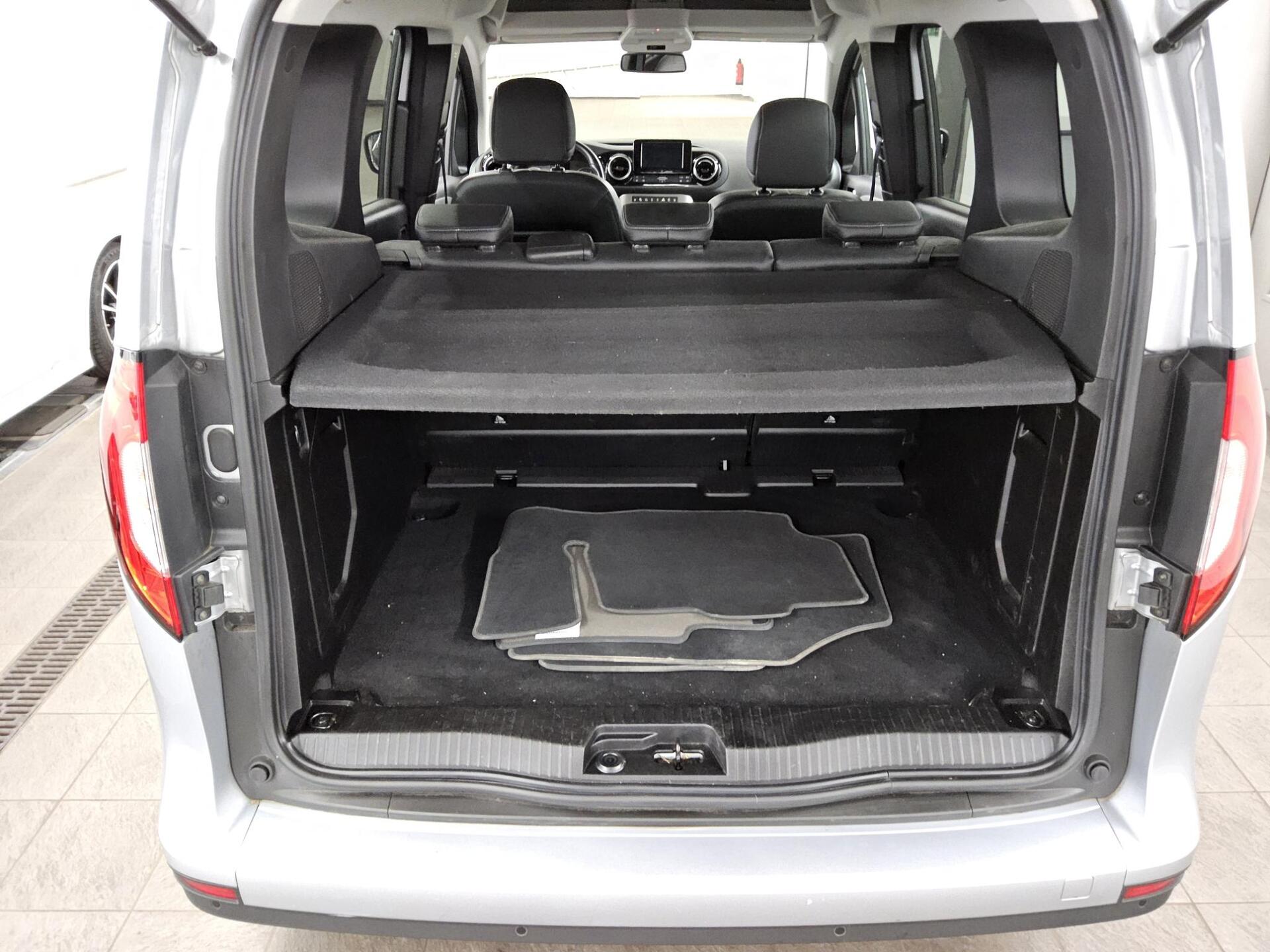 Mercedes-Benz T 180 Progressive T-Leder Navi LED RFK 11