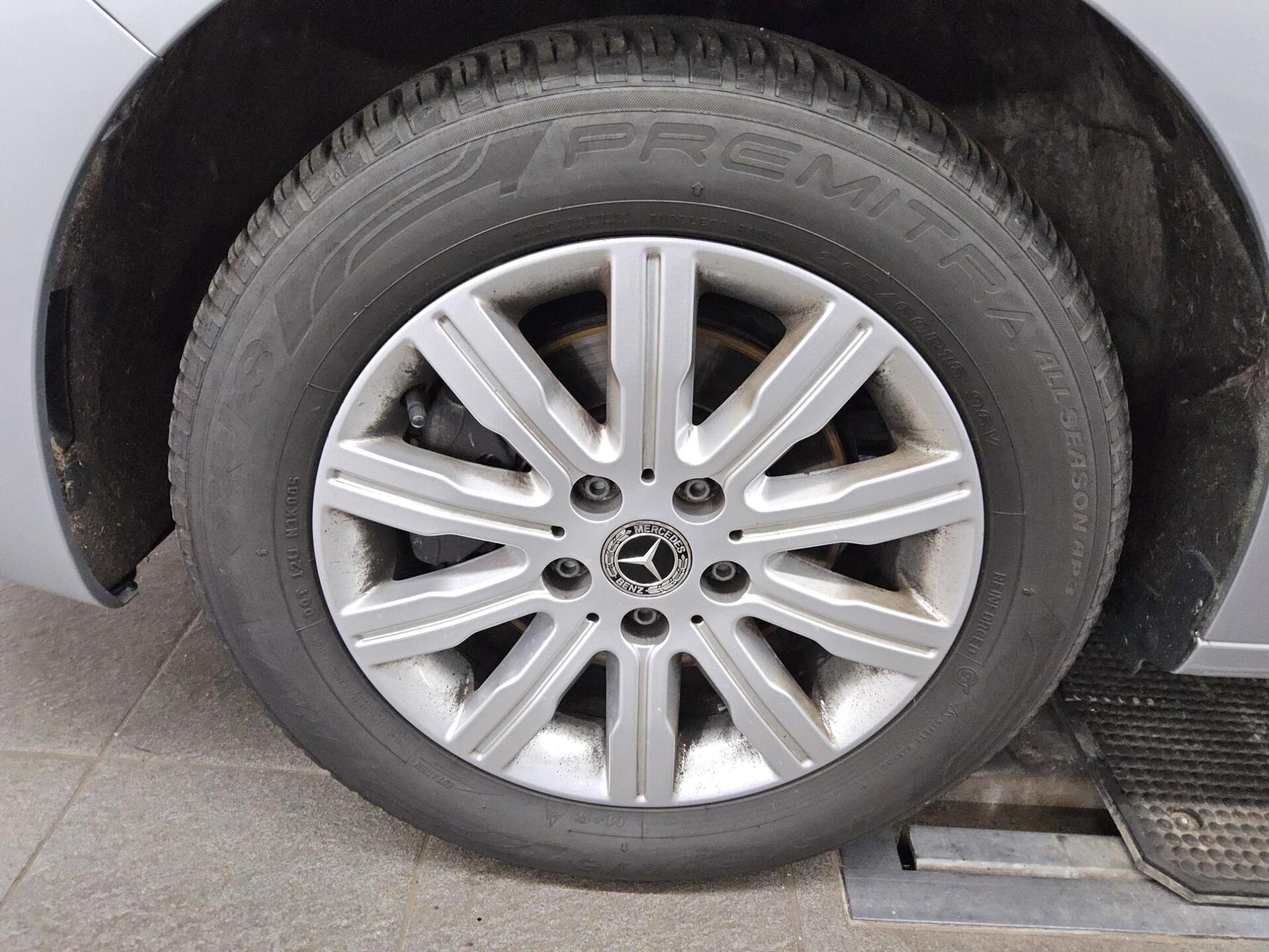 Mercedes-Benz T 180 Progressive T-Leder Navi LED RFK 10