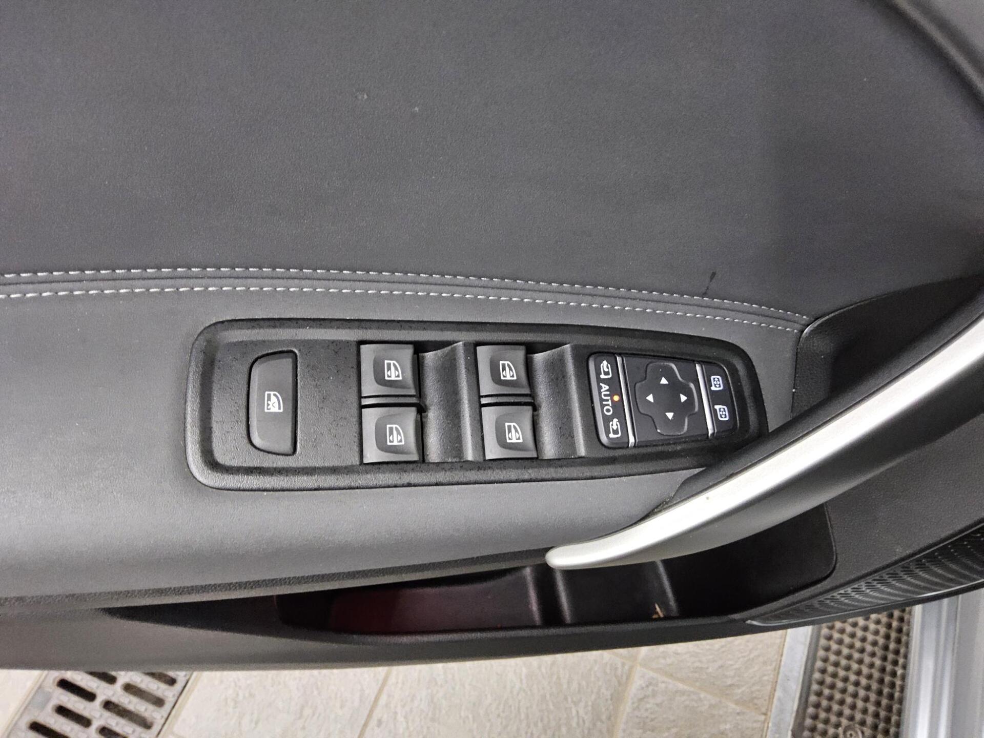Mercedes-Benz T 180 Progressive T-Leder Navi LED RFK 9