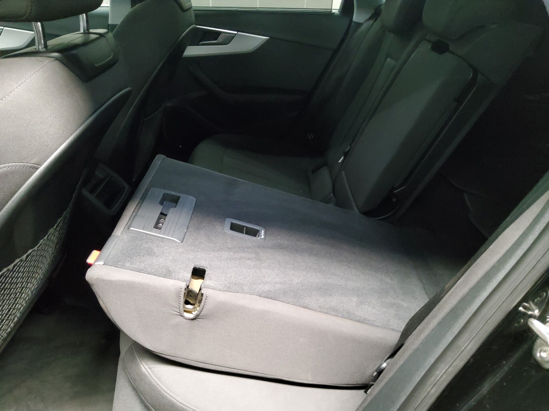 Audi A4 Avant 40 TDI Qu. Navi LED Shz Sportsitze PDC 12