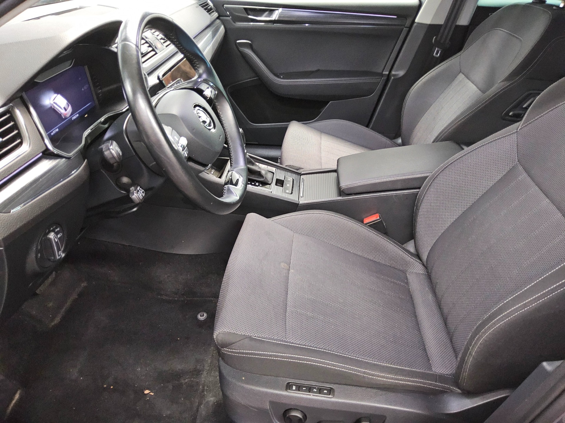 Skoda Superb Kombi 2.0 TDI Style LED vc ACC RfK AHK 9