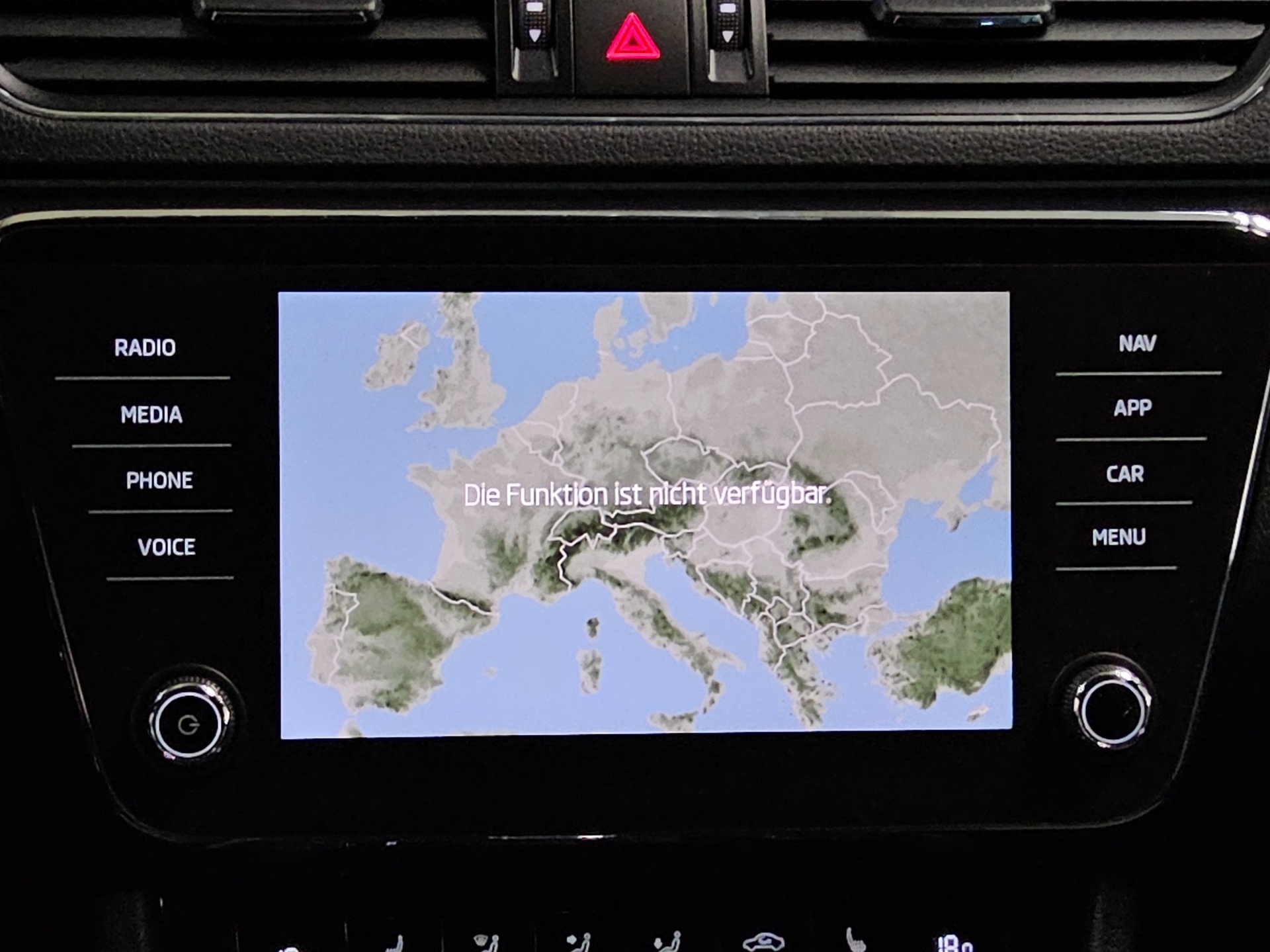 Skoda Superb Kombi 2.0 TDI Style LED vc ACC RfK AHK 7