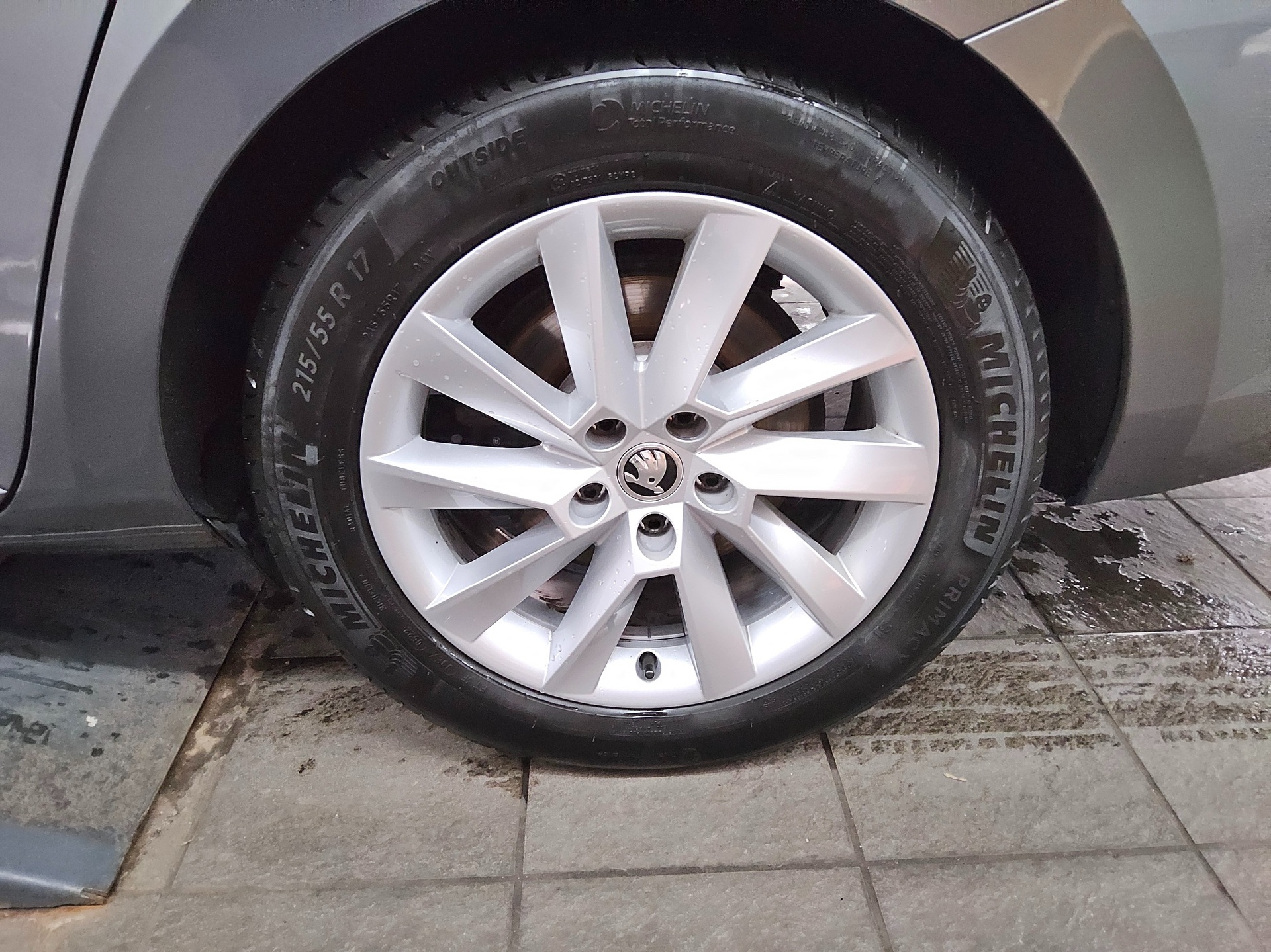 Skoda Superb Kombi 2.0 TDI Style LED vc ACC RfK AHK 11