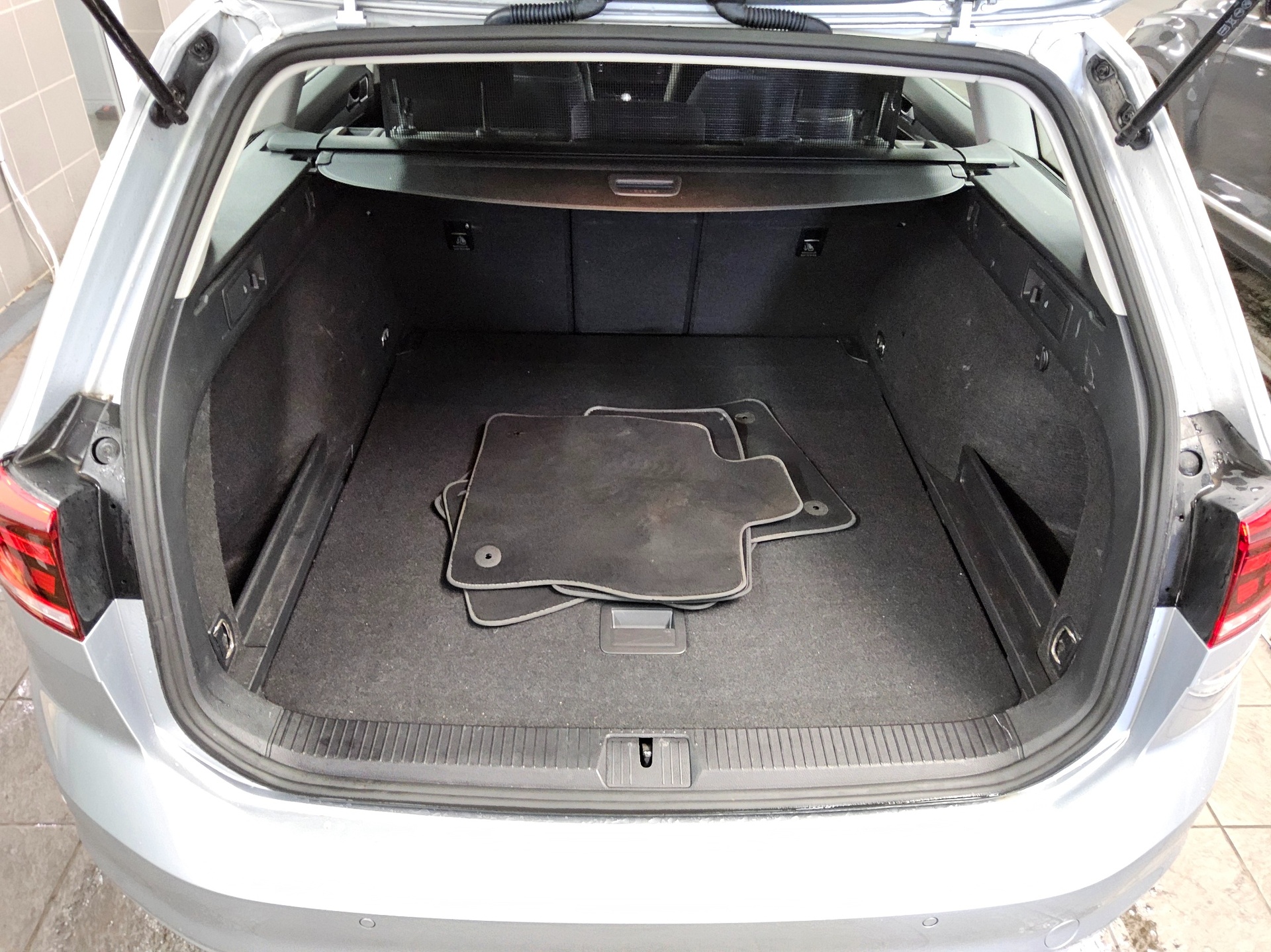 Volkswagen Passat Var. 2.0 TDI Business Navi LED RFK ACC 11