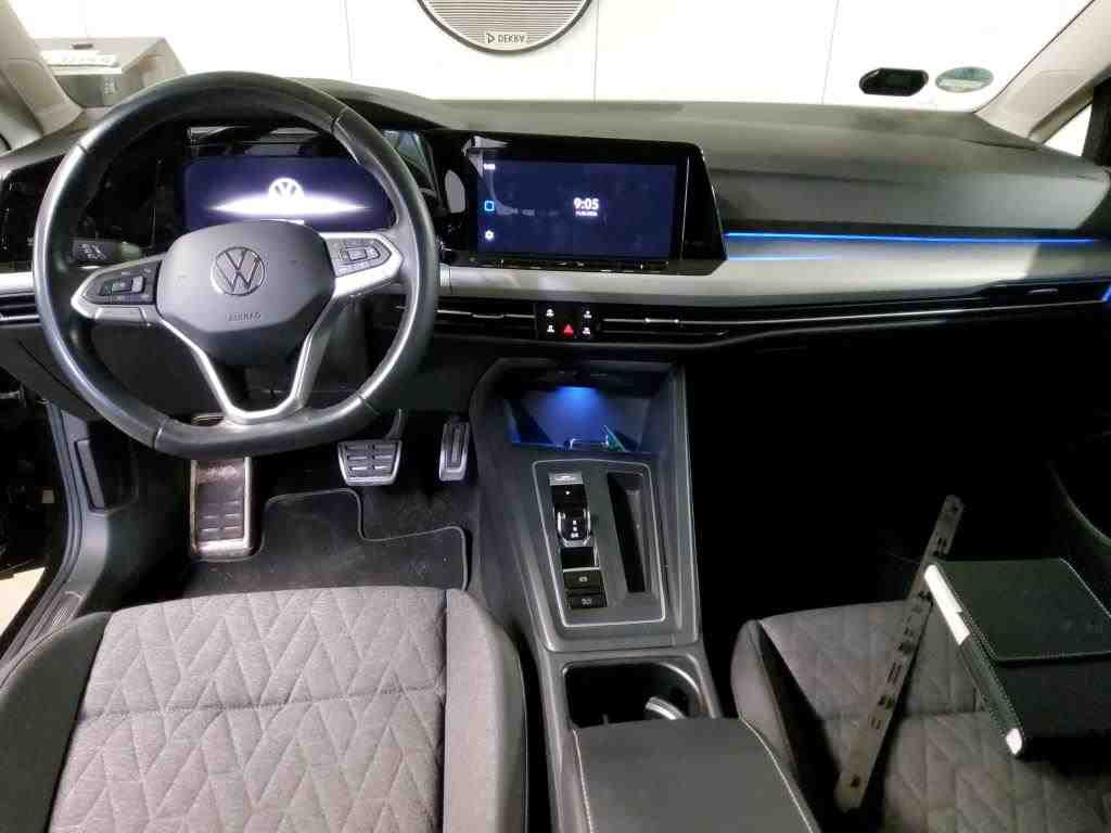 Volkswagen Golf-8 2.0 TDI Move NAVI KLIMAAUT LED SHZ PDC 5