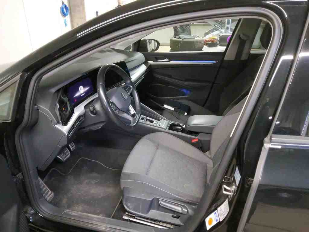 Volkswagen Golf-8 2.0 TDI Move NAVI KLIMAAUT LED SHZ PDC 6
