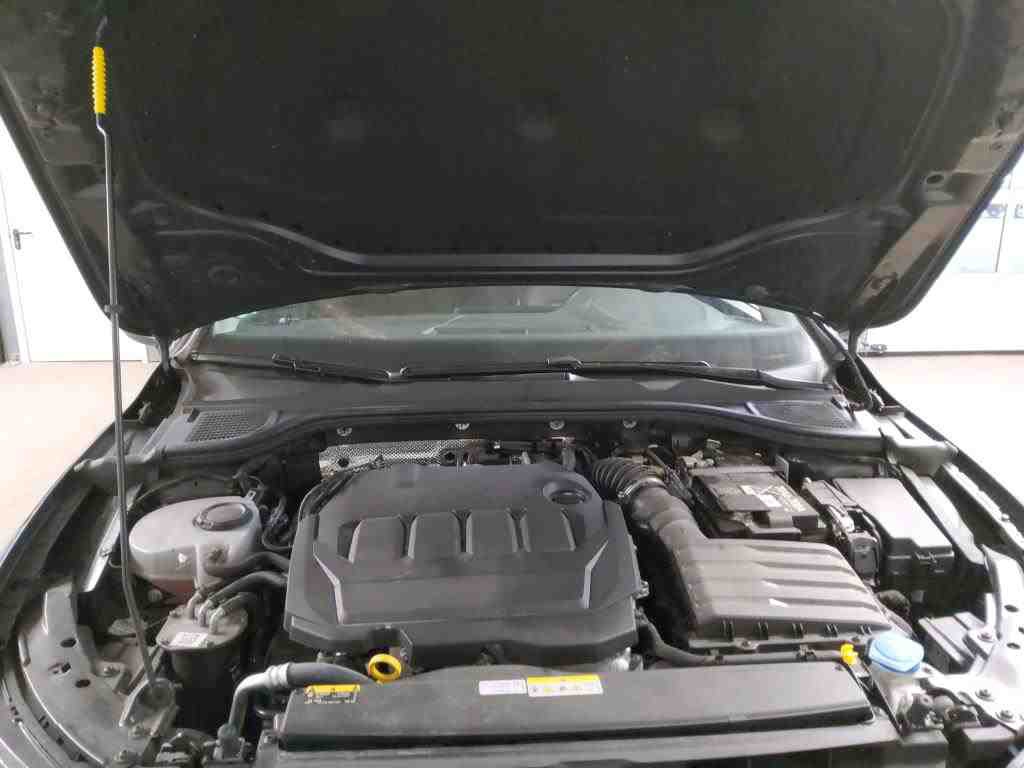 Volkswagen Golf-8 2.0 TDI Move NAVI KLIMAAUT LED SHZ PDC 10