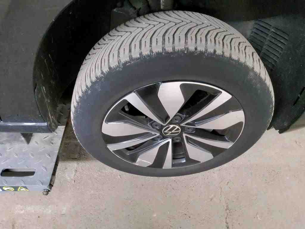 Volkswagen Golf-8 2.0 TDI Move NAVI KLIMAAUT LED SHZ PDC 12