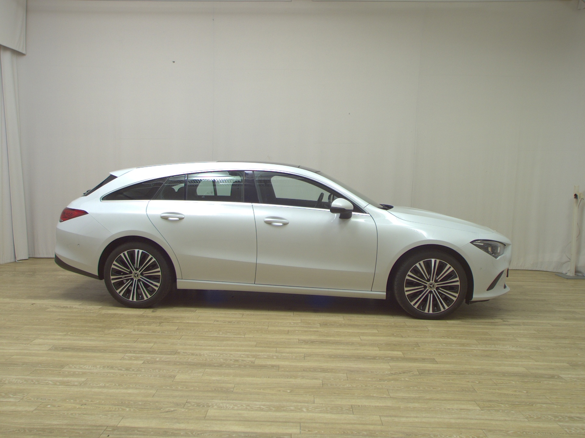 Mercedes-Benz CLA 180 SB d Navi MB-LED MBUX Pano