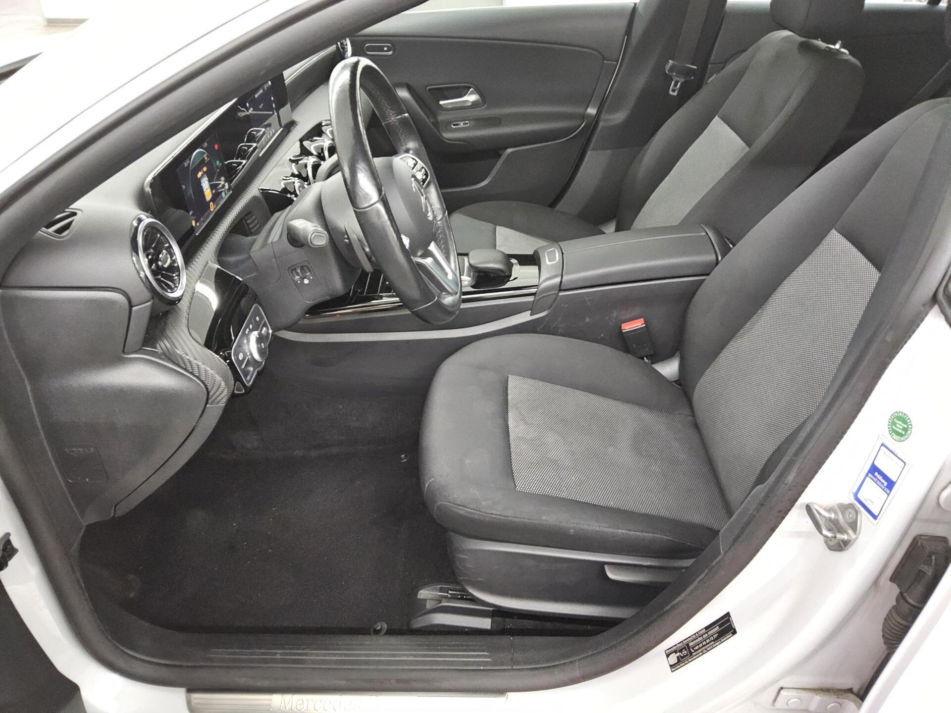 Mercedes-Benz CLA 180 SB d Navi MB-LED MBUX Pano 9