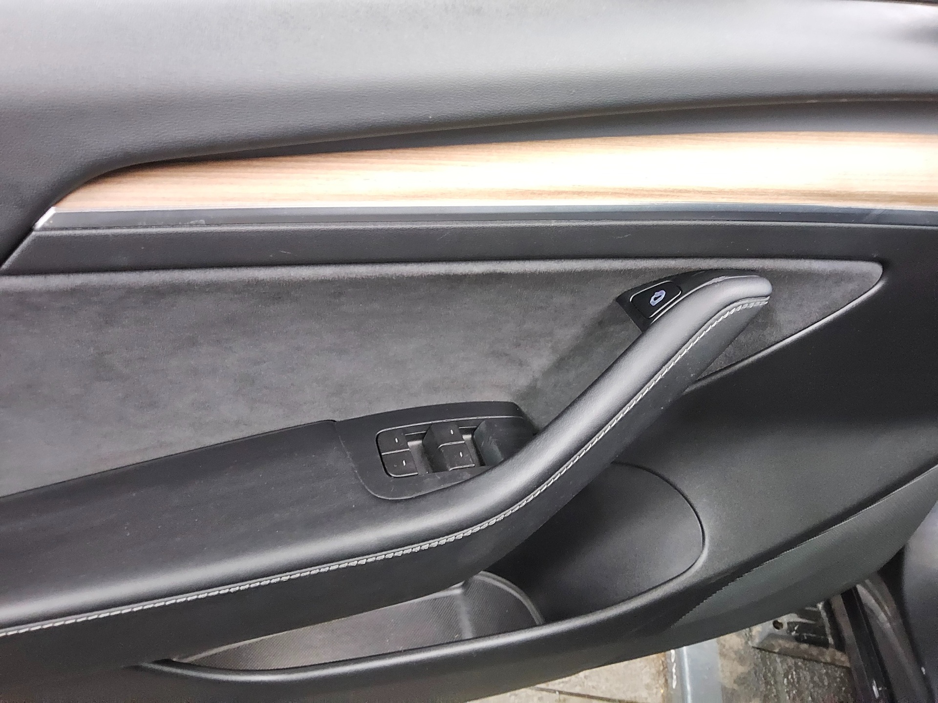Tesla Model 3 Long Range AWD Navi LED Pano Leder AHK 9