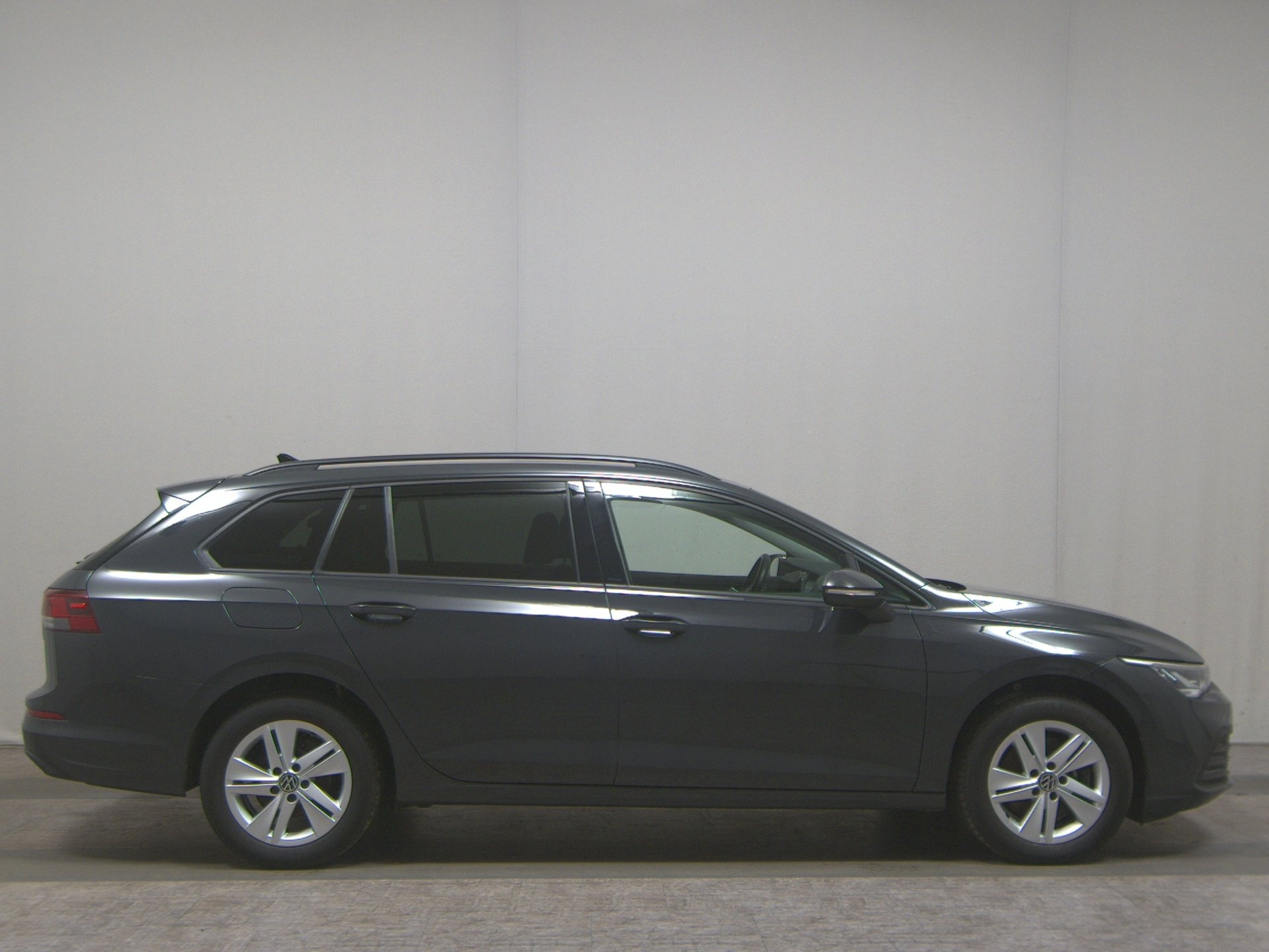 Volkswagen Golf-8 Var. 2.0 TDI Life Navi LED DC ACC AHK Shz