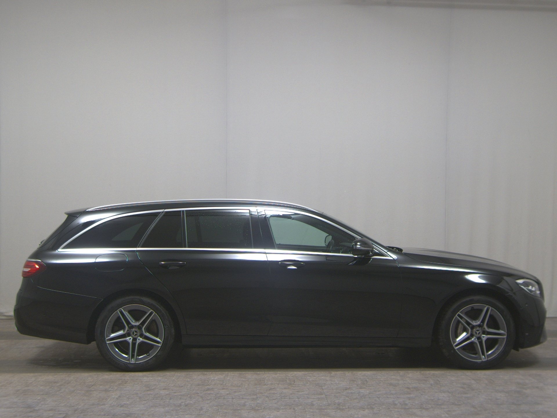 Mercedes-Benz E 300 T de AMG-Line Navi LED Widescreen AHK RfK