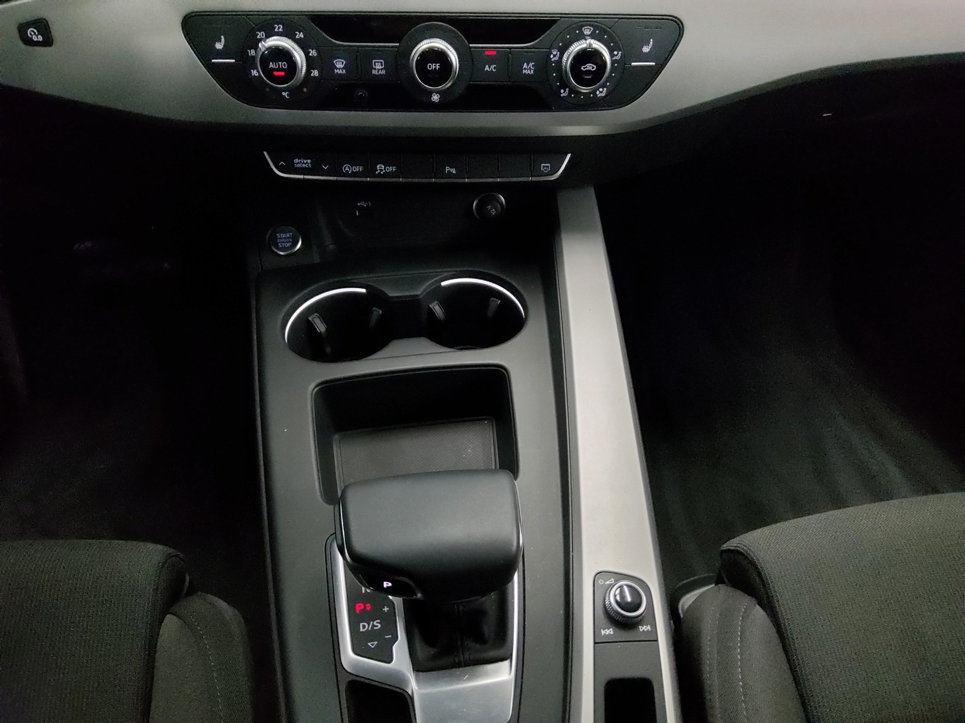 Audi A4 Avant 40 TFSI Navi HuD LED Sound 6