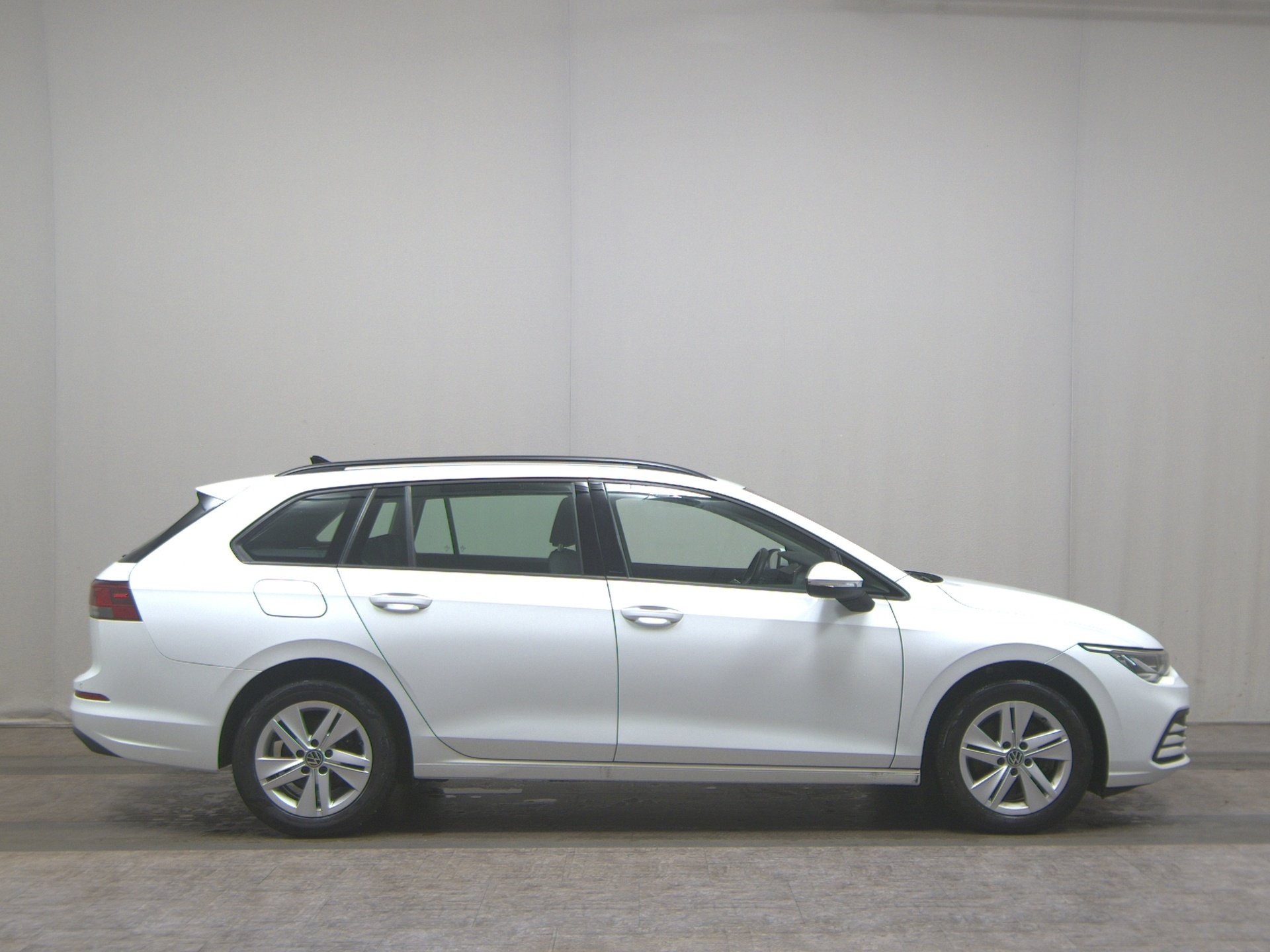 Volkswagen Golf-8 Var. 2.0 TDI Life Navi LED AID ACC PDC