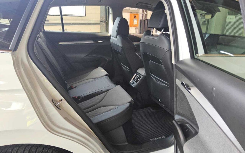 Skoda Enyaq iV 80 Loft NAVI LED SHZ AHK PDC 9