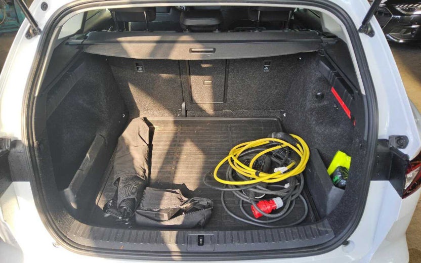 Skoda Enyaq iV 80 Loft NAVI LED SHZ AHK PDC 10
