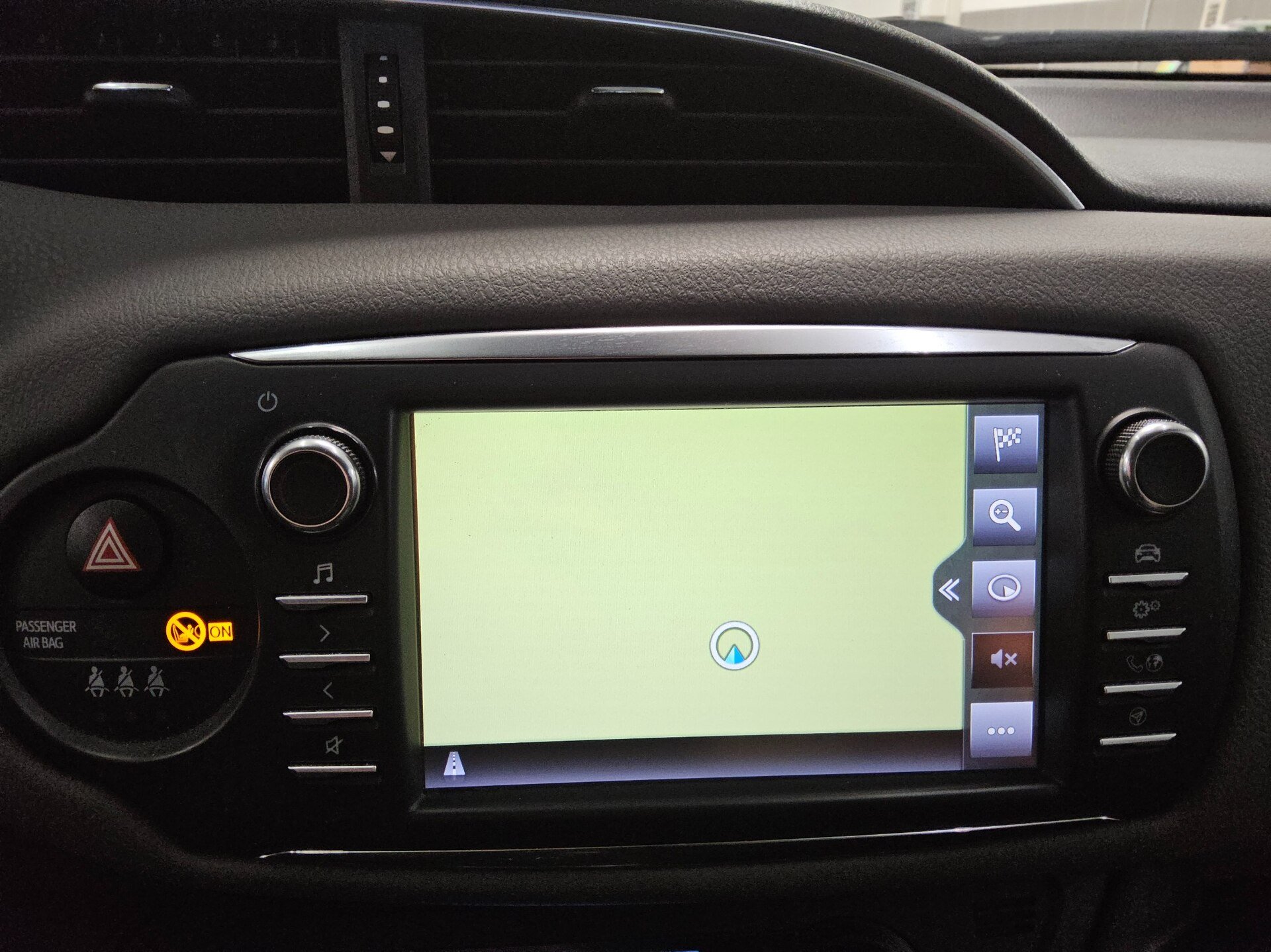 Toyota Yaris 1.5 Navi 7