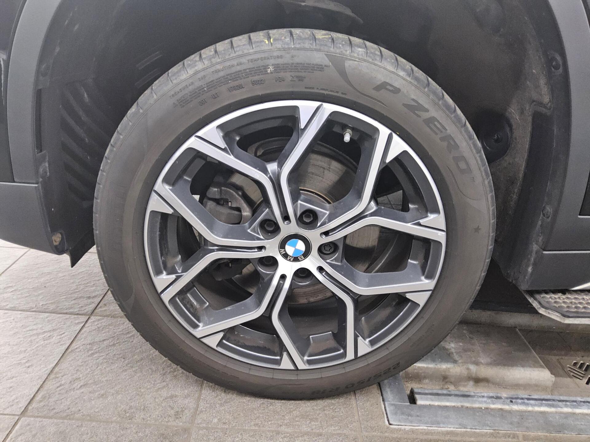 BMW X1 sDrive18d X-Line Navi LED T-Leder HiFi RFK SHZ 10