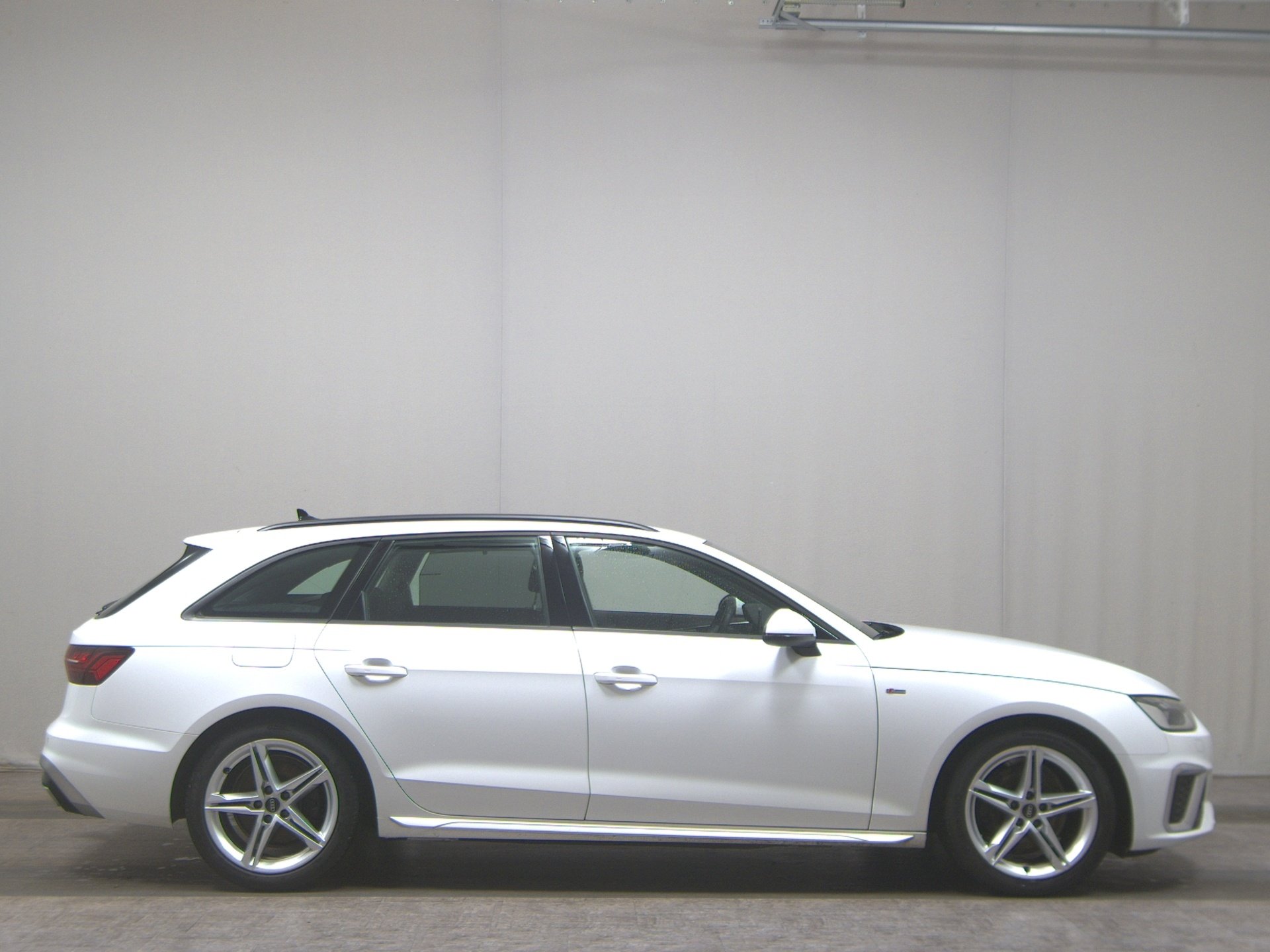 Audi A4 Avant 35 TDI S-Line Matrix-LED Navi AHK vc