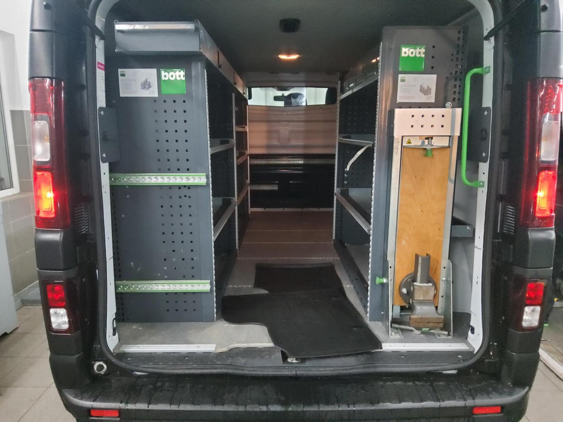 Renault Trafic L2H1 1.6 dCi Regalsystem Navi StHzg PDC 11