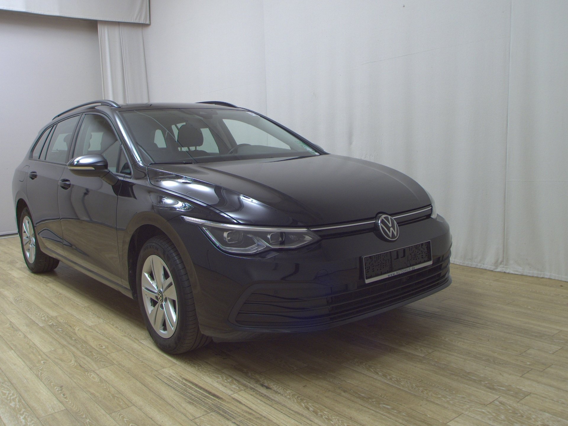 Volkswagen Golf-8 Var. 2.0 TDI Life Navi LED+ DC ACC Shz 3