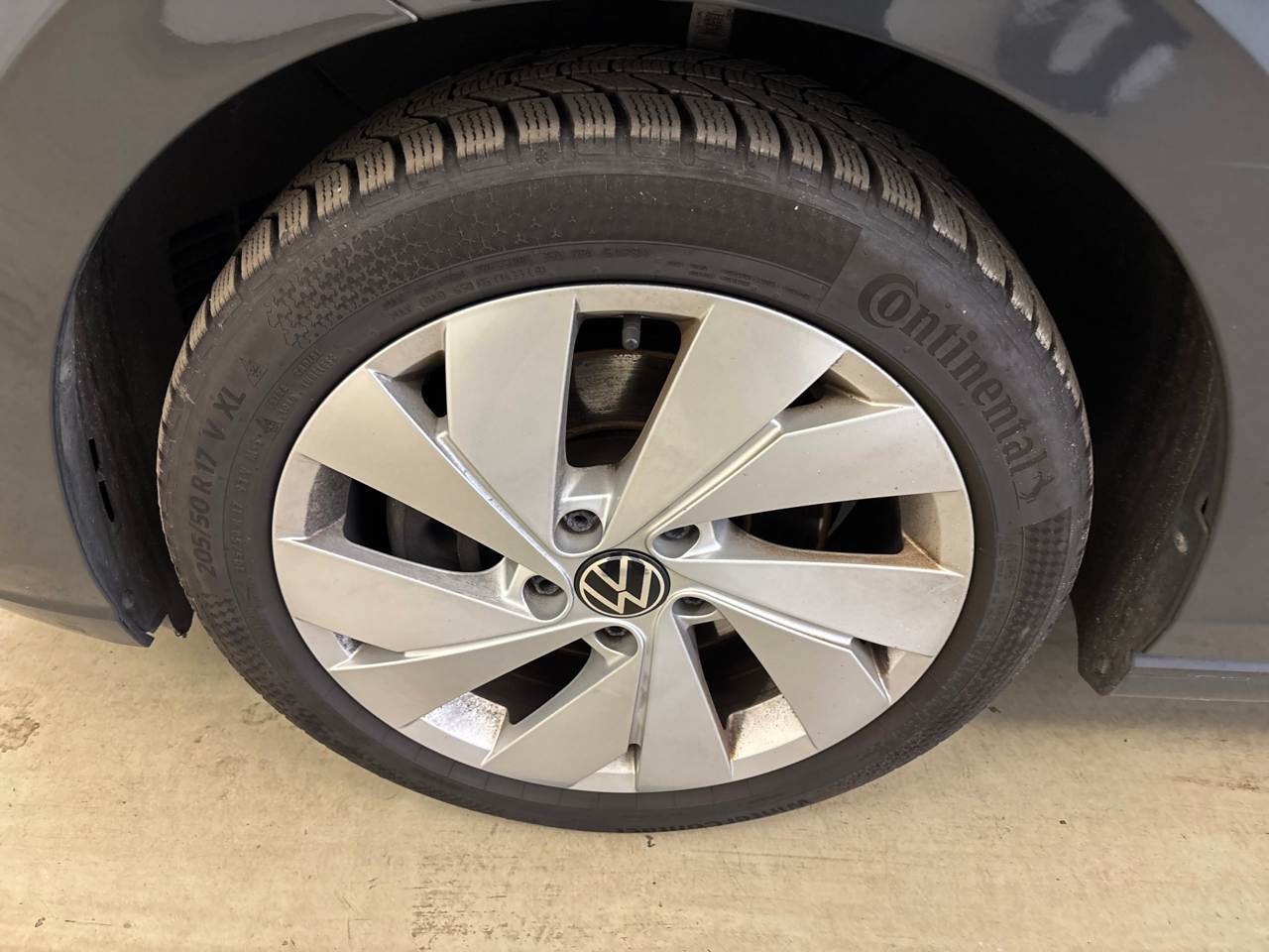 Volkswagen Golf-8 Var. 2.0 TDI Life NAVI LED AID SHZ PDC 12