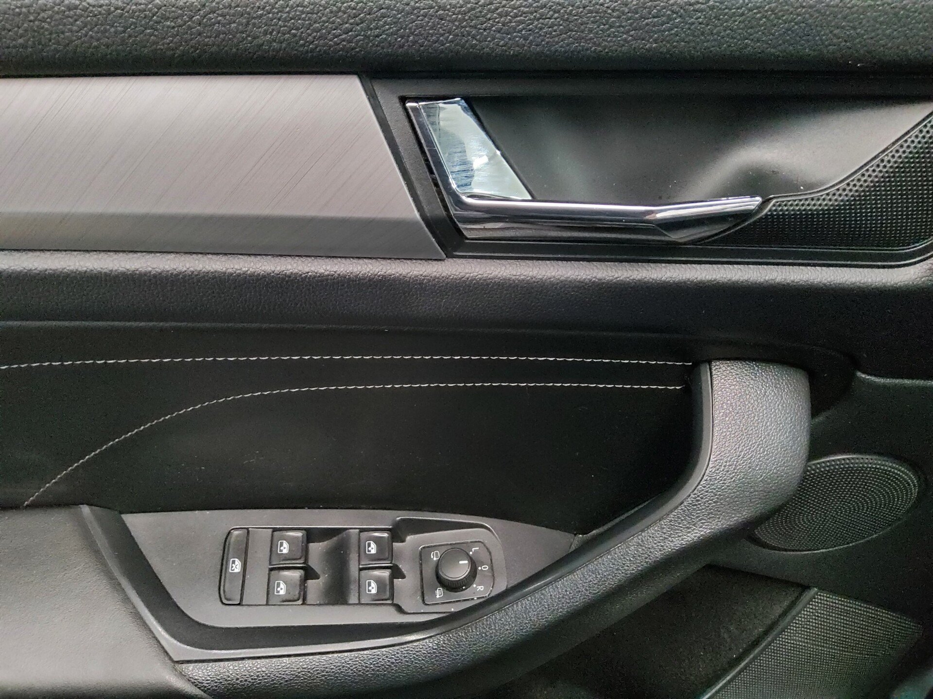 Skoda Kodiaq 1.5 TSI Ambition Navi LED DC RFK AHK 10