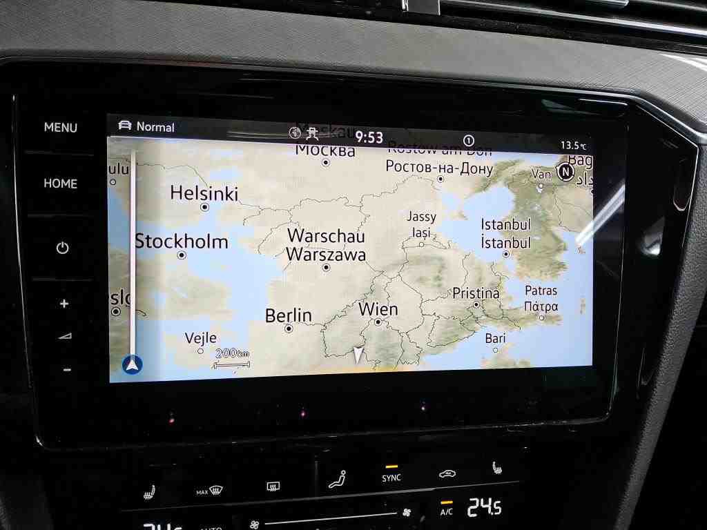 Volkswagen Passat Business NAVI LED AID PANO SHZ 9