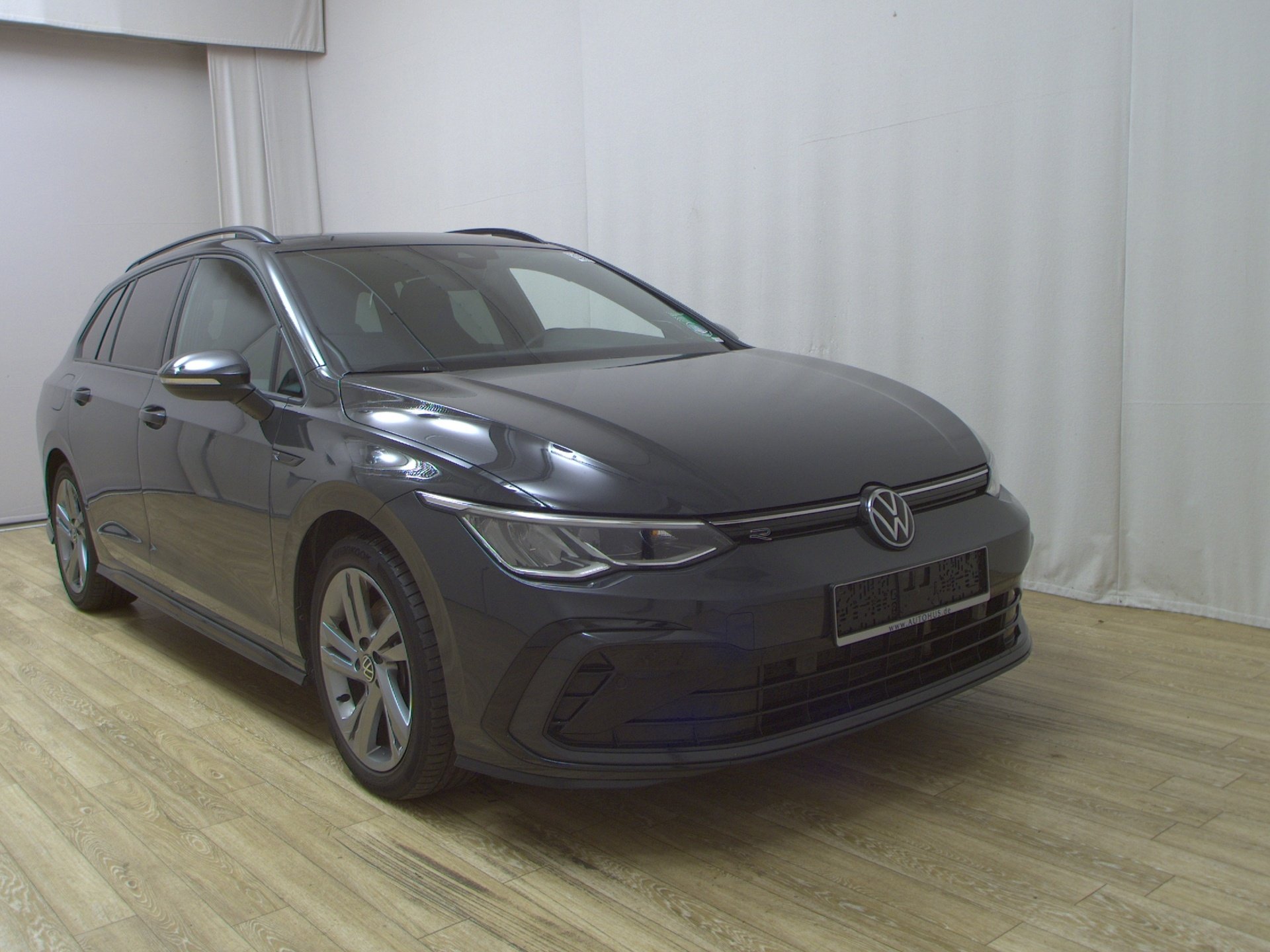 Volkswagen Golf-8 Var. 2.0 TDI R-Line Navi LED DC Pano H/K 3