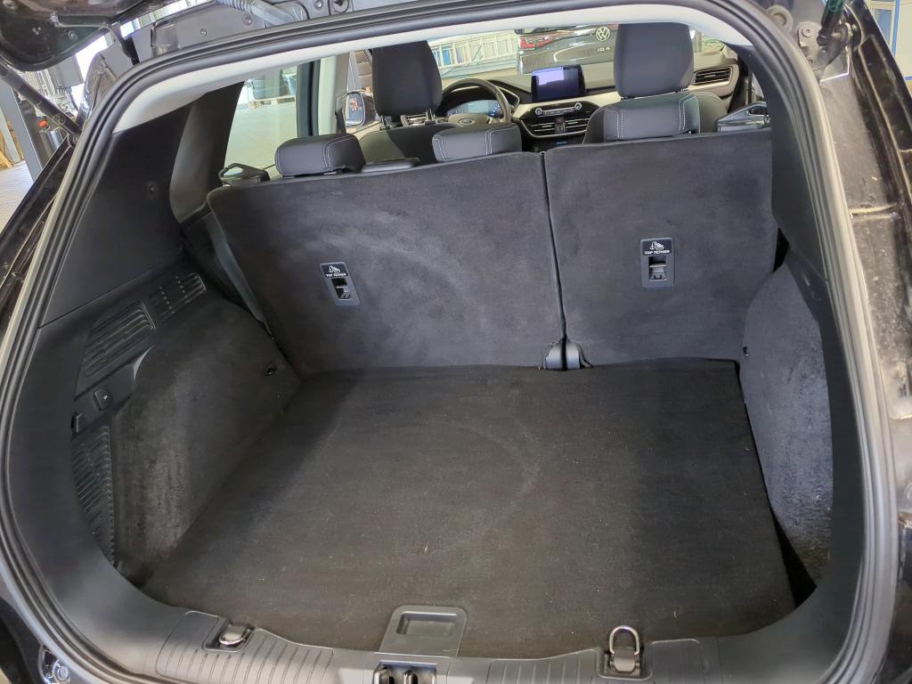 Ford Kuga 2.0 EB Cool&Connect NAVI SHZ PDC AHK 10