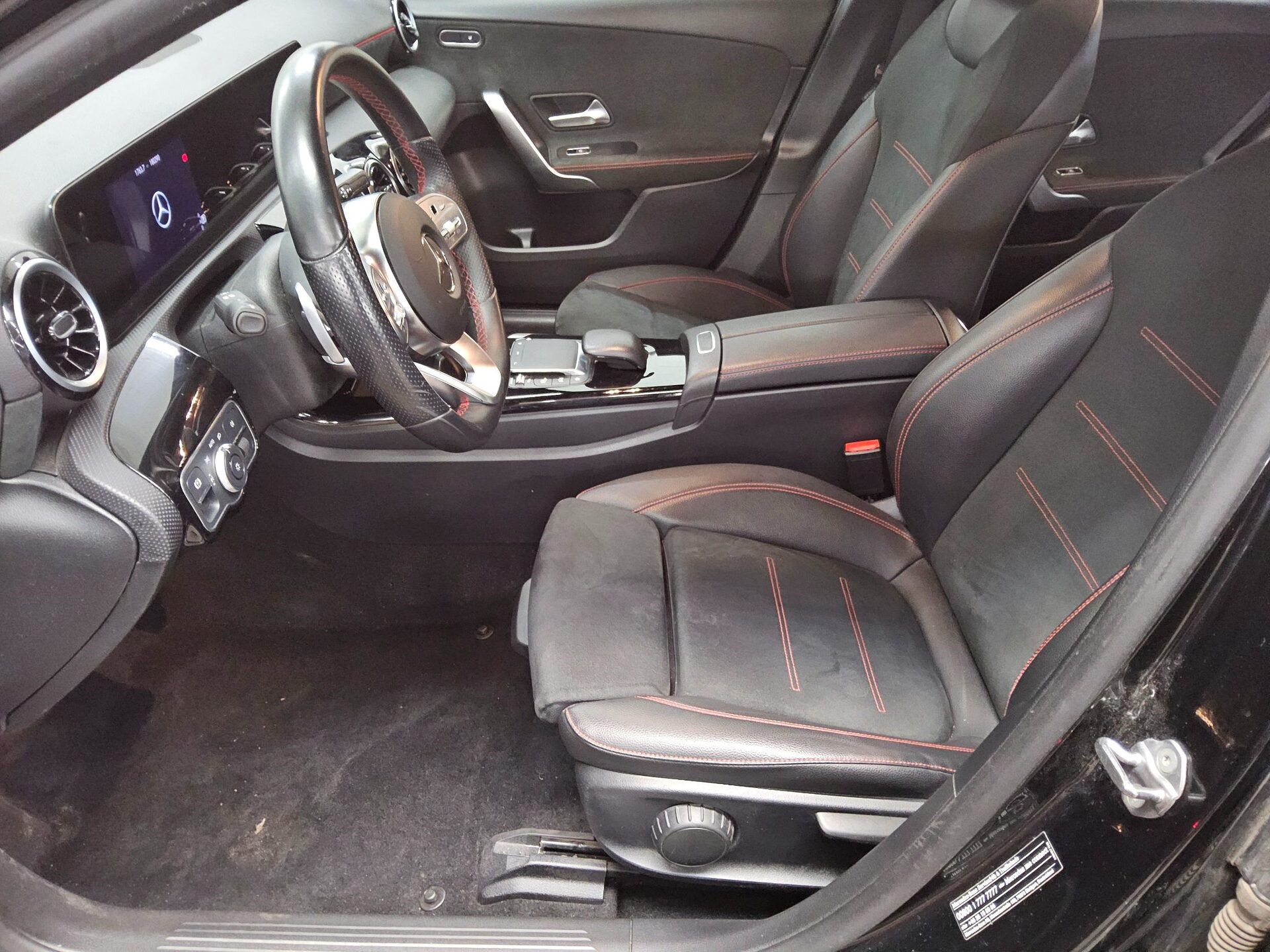 Mercedes-Benz A 200 d AMG-Line T-Leder Navi LED 9