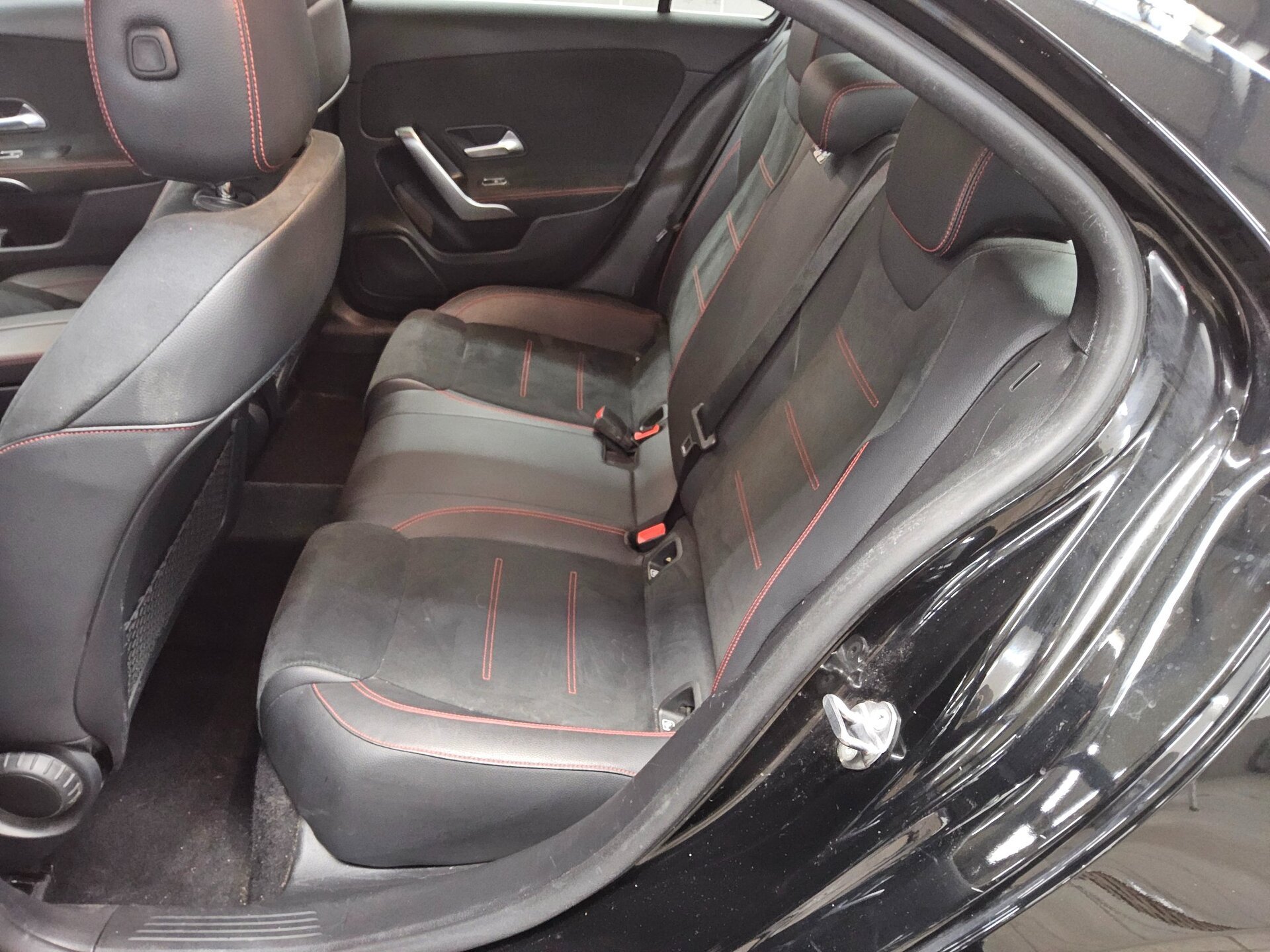 Mercedes-Benz A 200 d AMG-Line T-Leder Navi LED 13