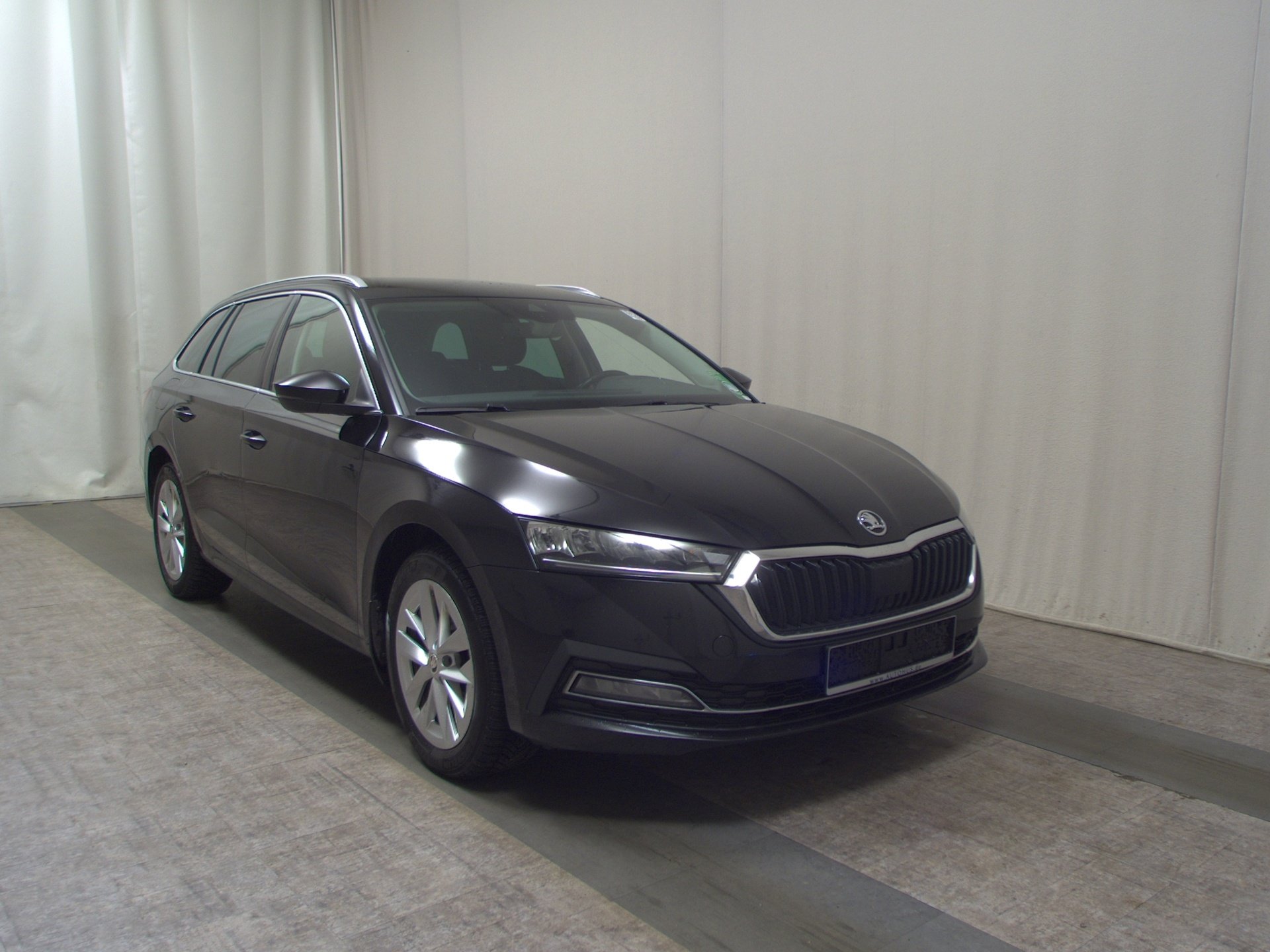 Skoda Octavia Kombi 2.0 TDI Style AHK Navi LED vc ACC 3