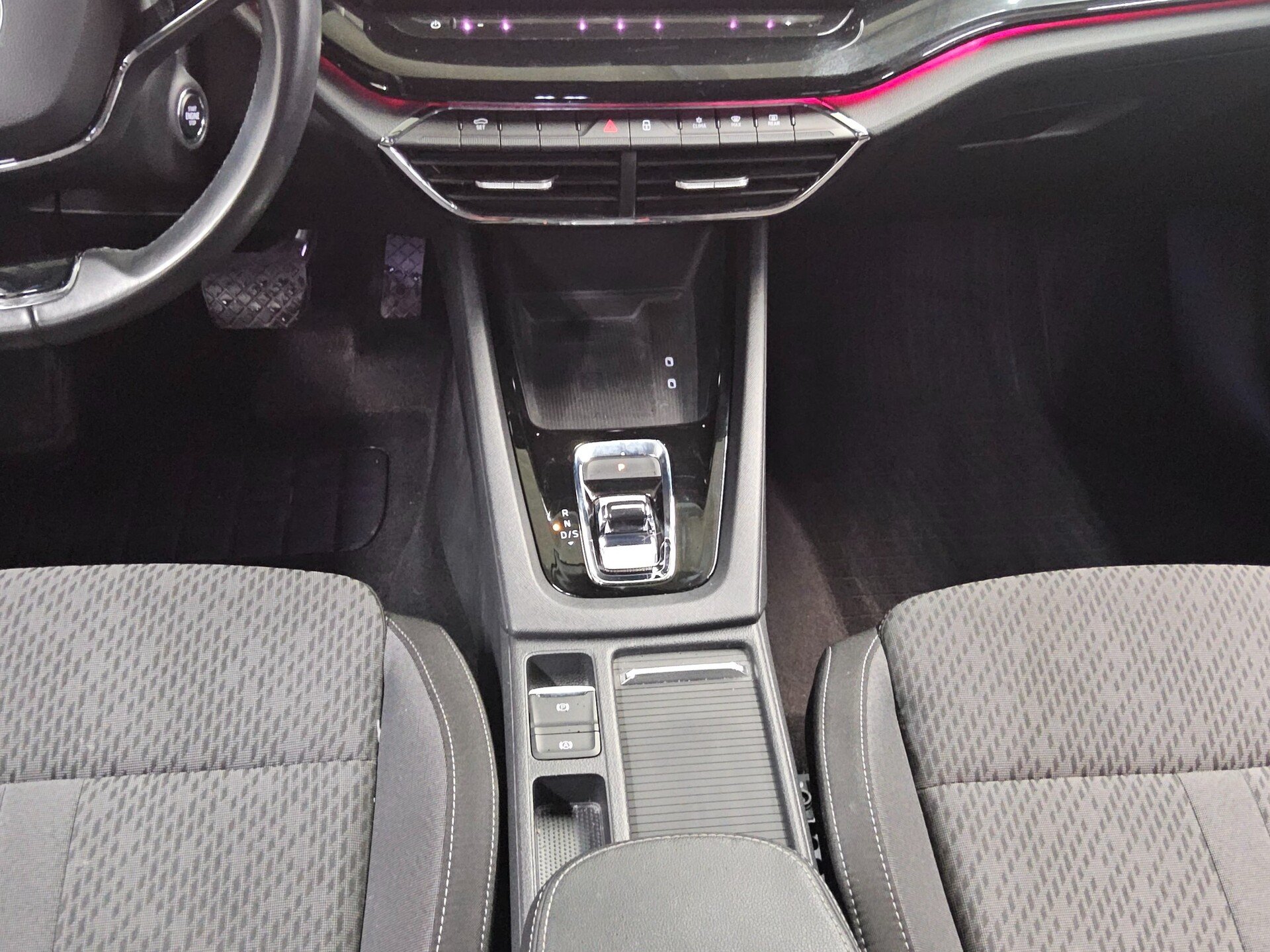 Skoda Octavia Kombi 2.0 TDI Style AHK Navi LED vc ACC 6