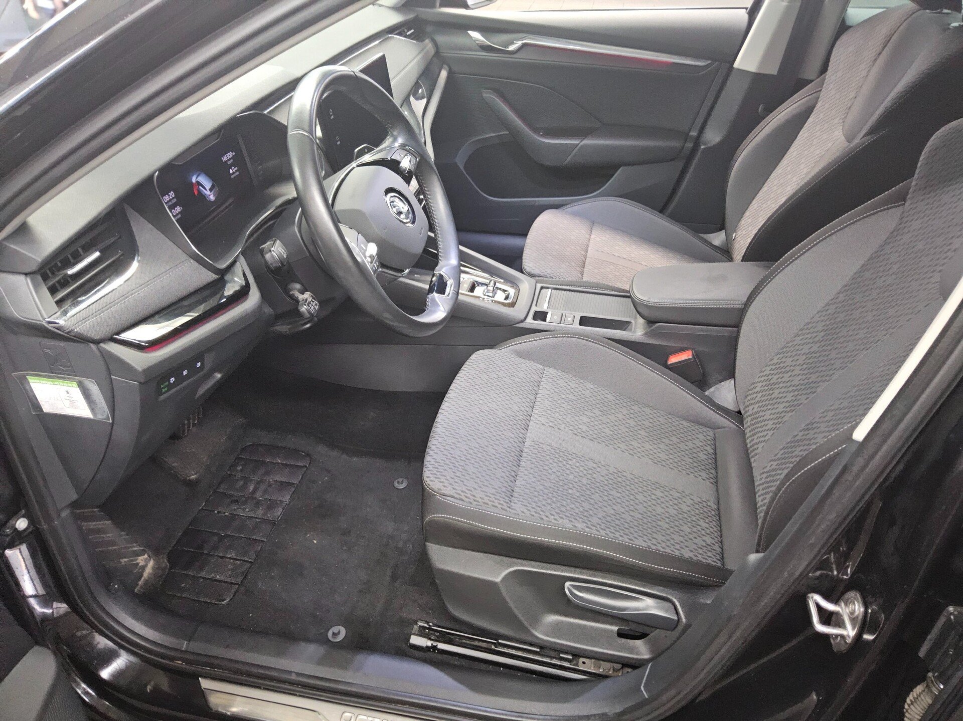 Skoda Octavia Kombi 2.0 TDI Style AHK Navi LED vc ACC 9