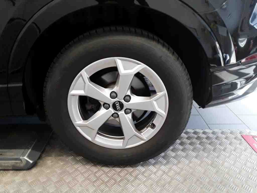Audi Q3 2.0 TDI S-Line NAVI LED VIRTUAL SPORTSITZE SHZ 12
