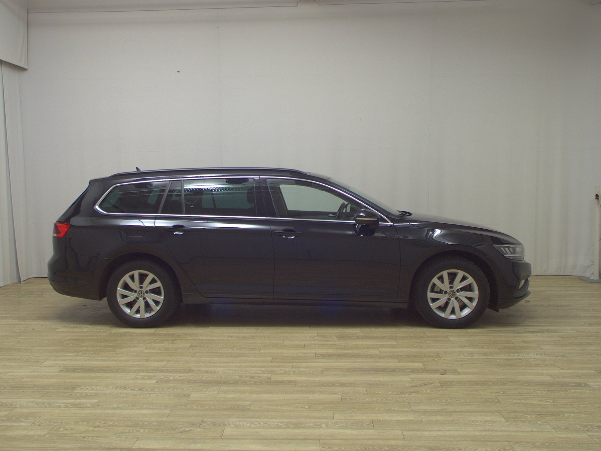 Volkswagen Passat Var. 2.0 TDI Business Navi LED DC Pano