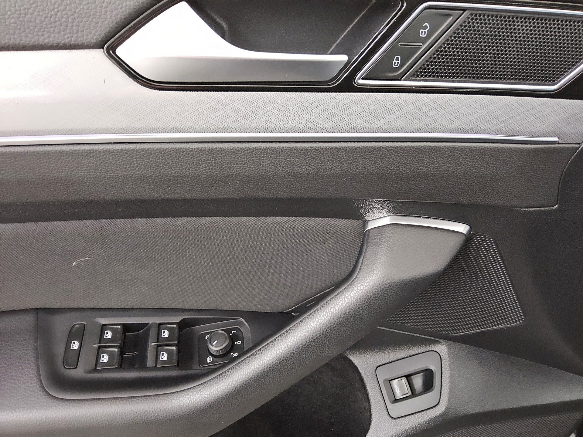 Volkswagen Passat Var. 2.0 TDI Business Navi LED DC Pano 10