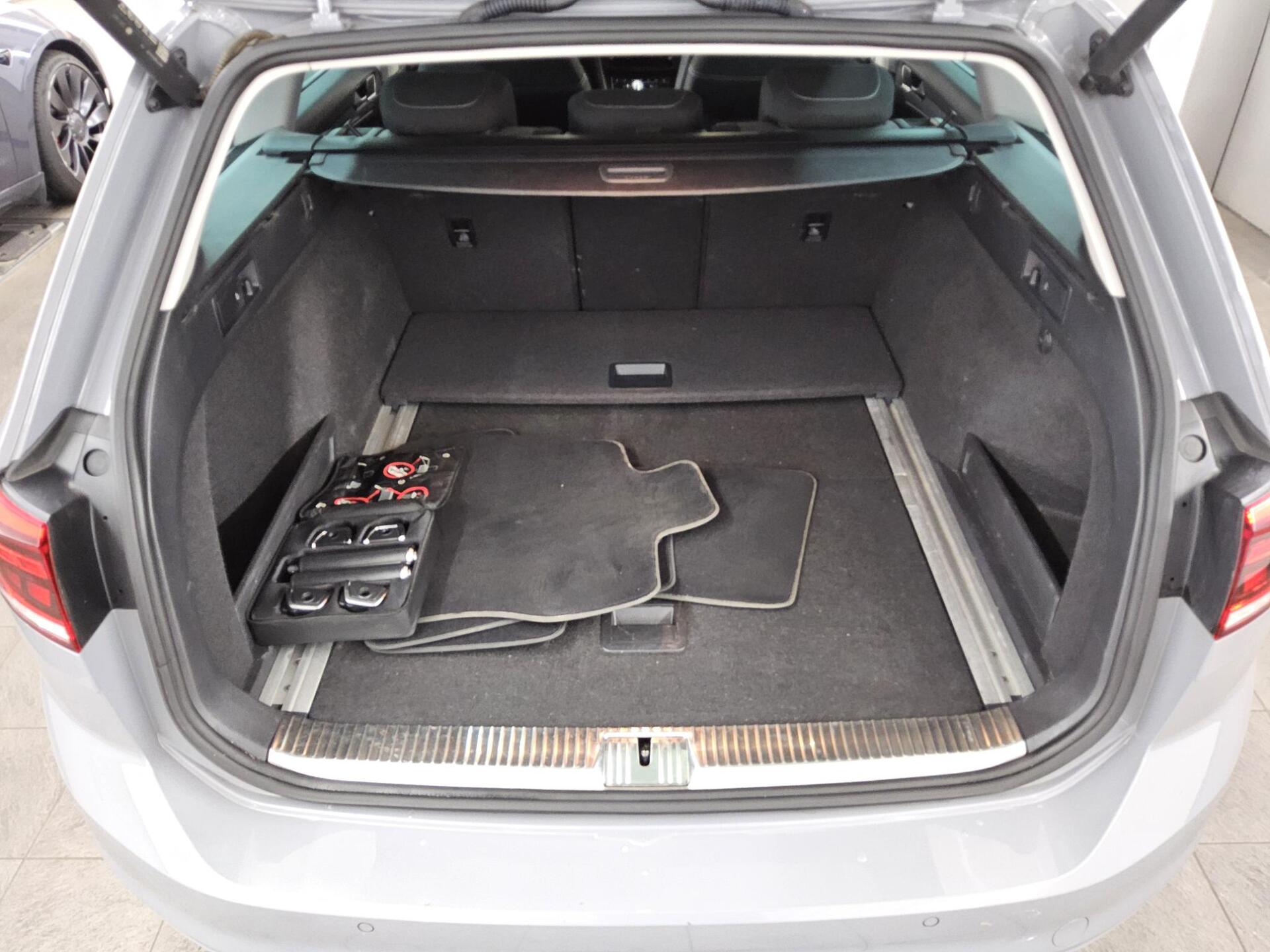 Volkswagen Passat Var. 2.0 TDI Business Navi LED AID RfK 12