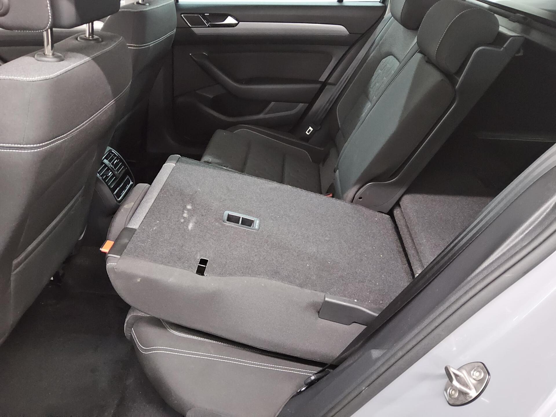 Volkswagen Passat Var. 2.0 TDI Business Navi LED AID RfK 13