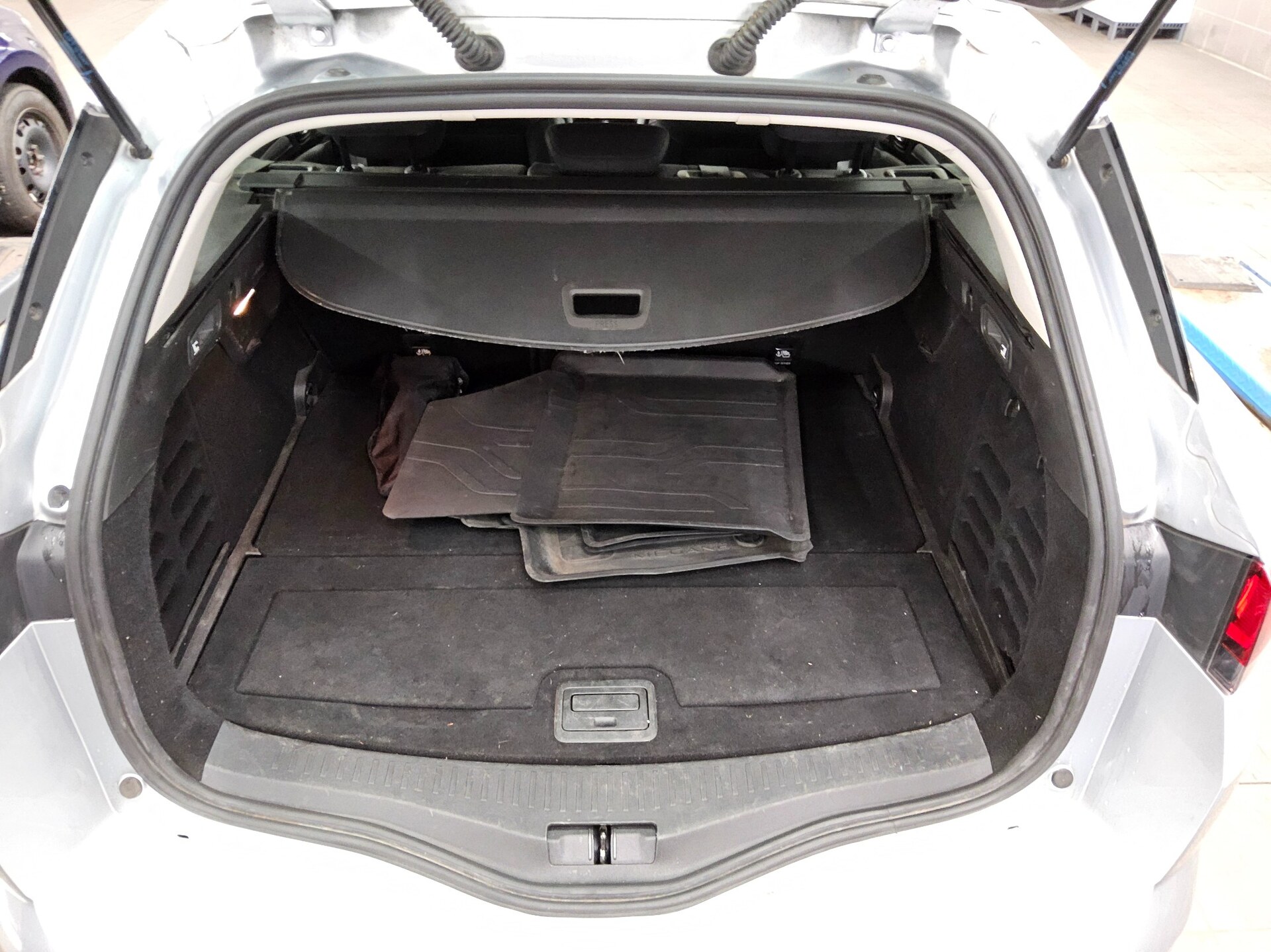Renault Megane Grandtour 1.5 BLUE dCi Equilibre Navi LED T-Leder RFK SHZ 12