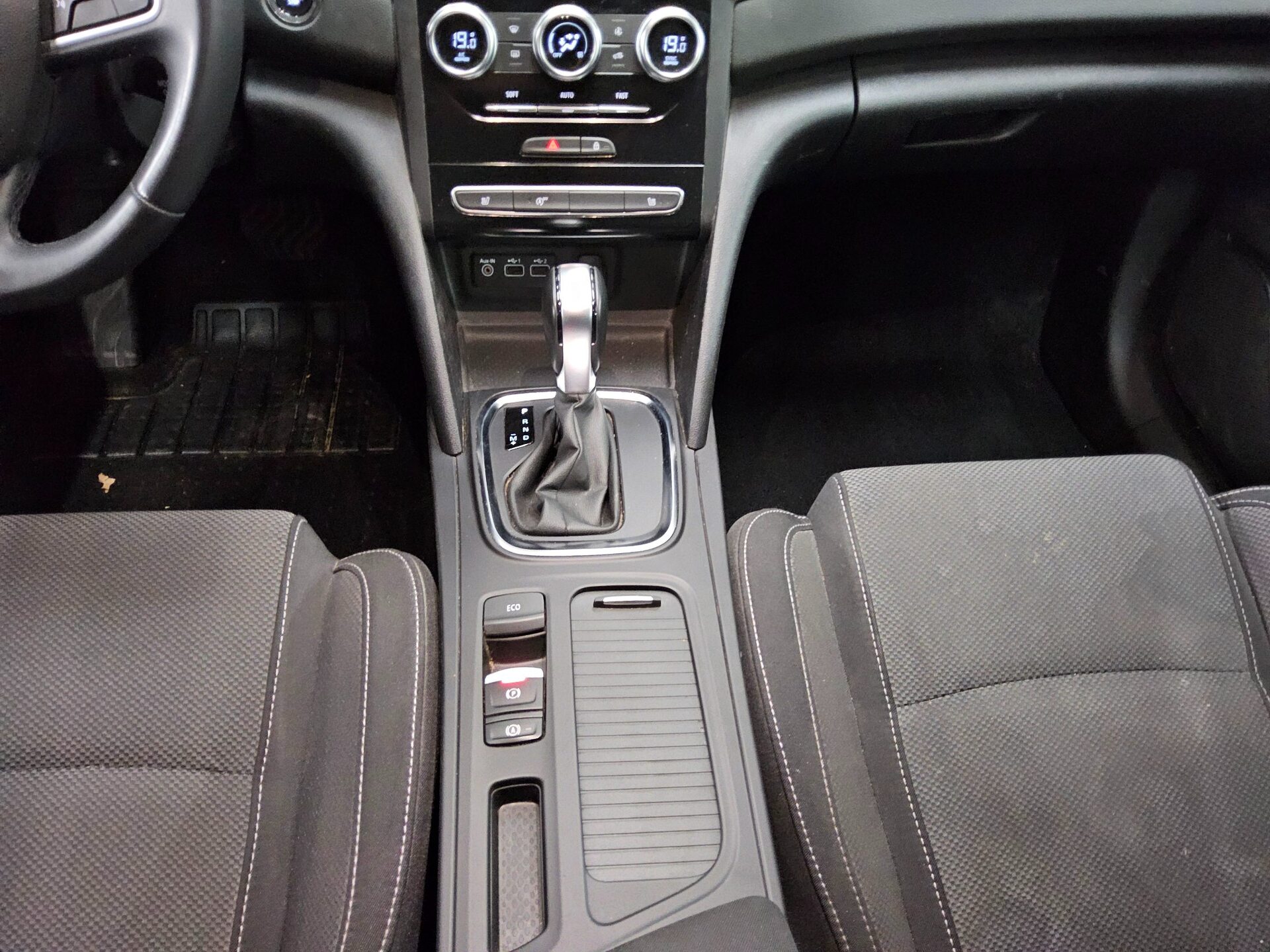 Renault Megane Grandtour 1.5 BLUE dCi Equilibre Navi LED T-Leder RFK SHZ 6