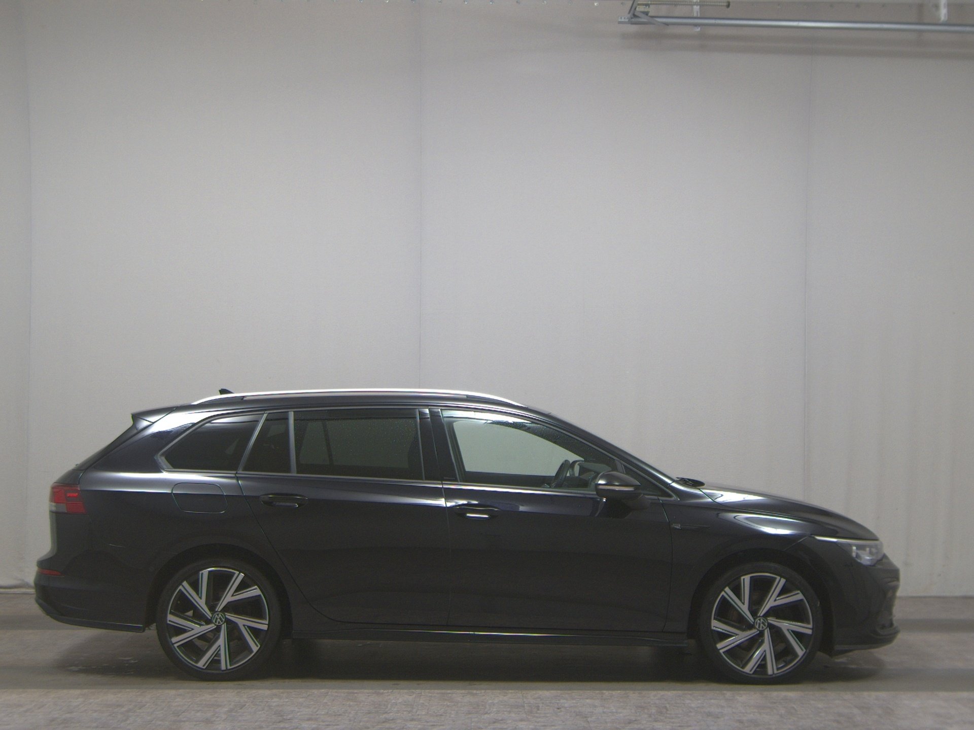 Volkswagen Golf-8 Var. 2.0 TSI 4M R-Line Navi LED+ AID H/K